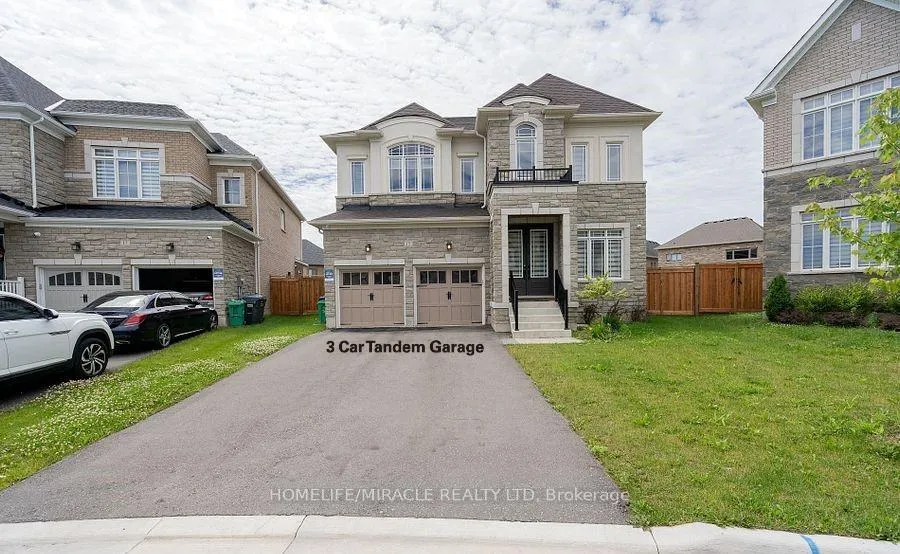 Front of 15 Moonstruck Street