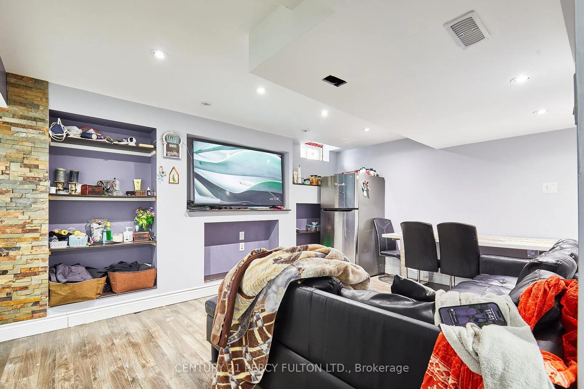 Photo 4 of 91 Laprade Square, Clarington, Bowmanville — HOMEH