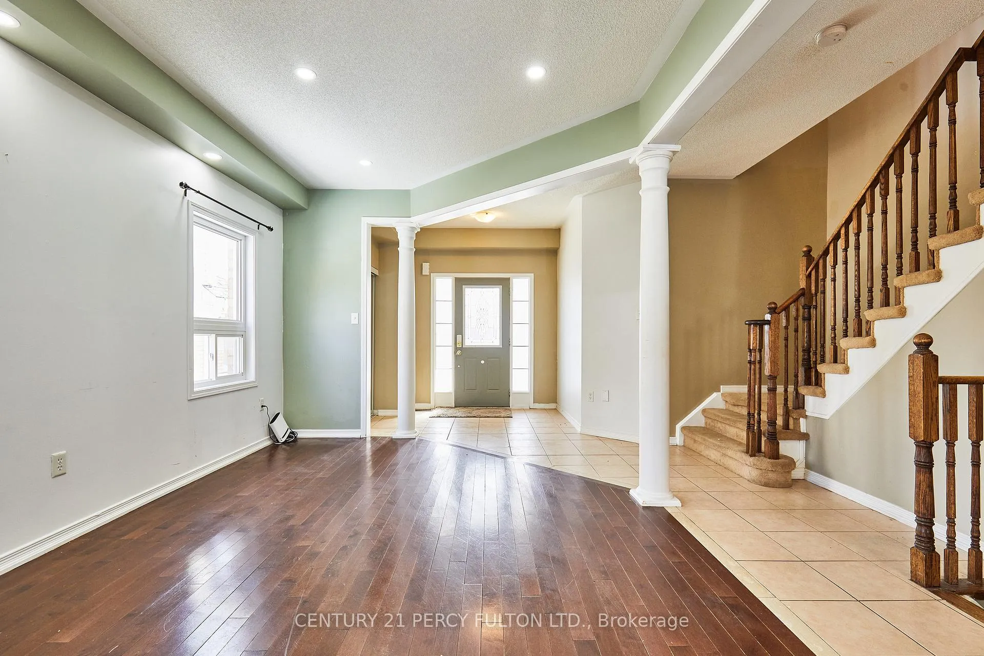 Photo 9 of 91 Laprade Square, Clarington, Bowmanville — HOMEH