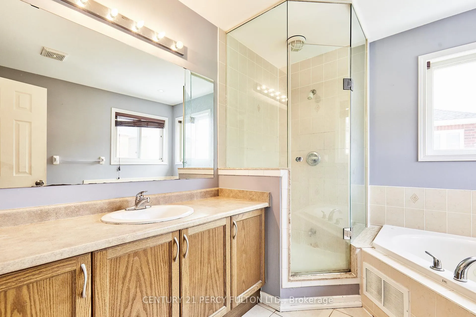 Photo 29 of 91 Laprade Square, Clarington, Bowmanville — HOMEH