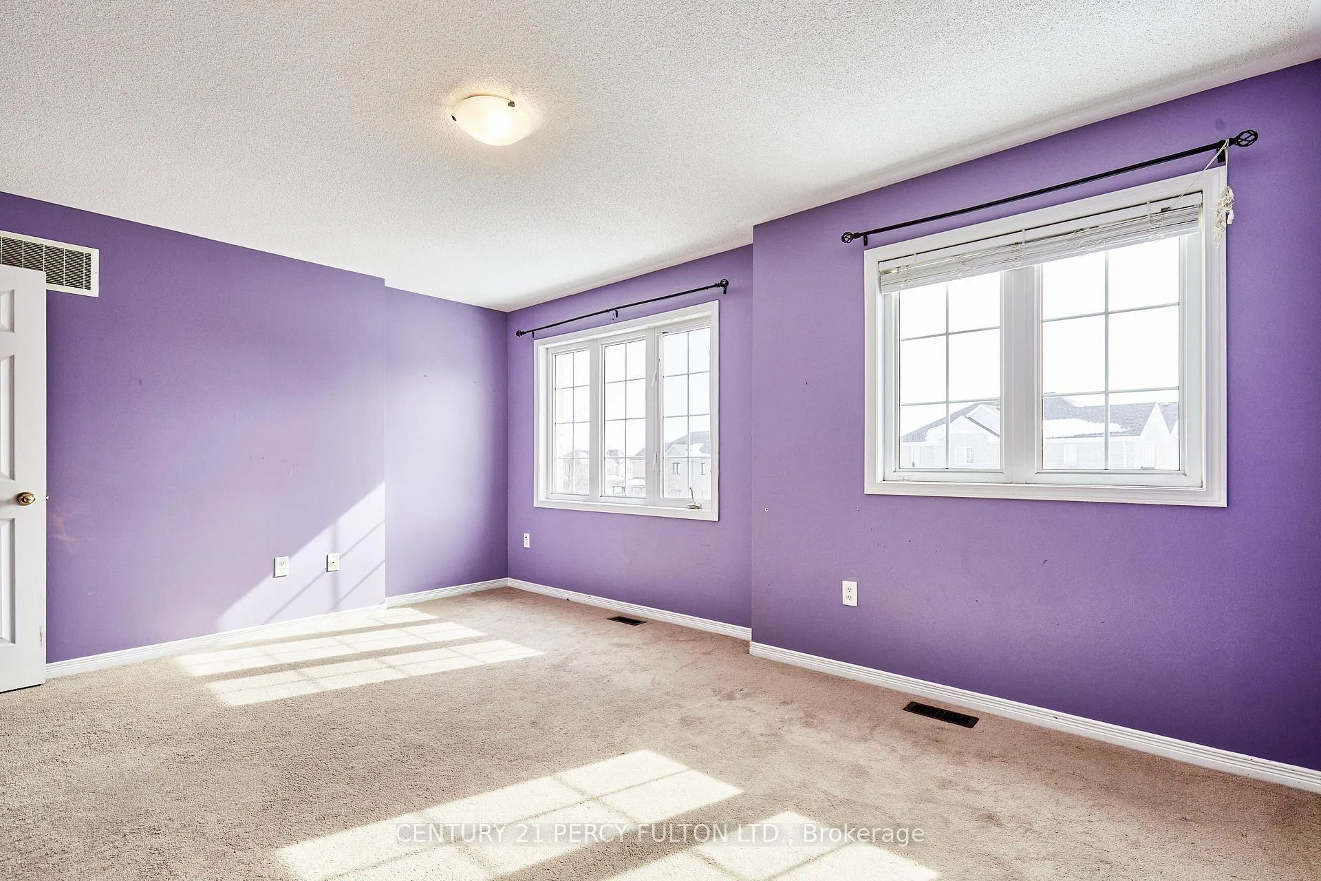Photo 32 of 91 Laprade Square, Clarington, Bowmanville — HOMEH