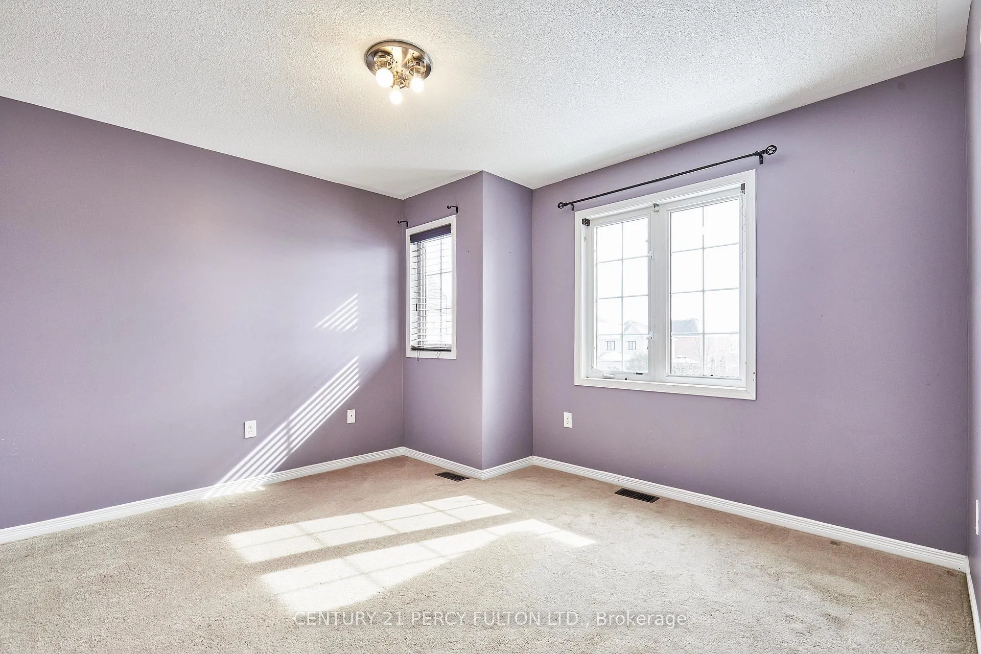 Photo 34 of 91 Laprade Square, Clarington, Bowmanville — HOMEH