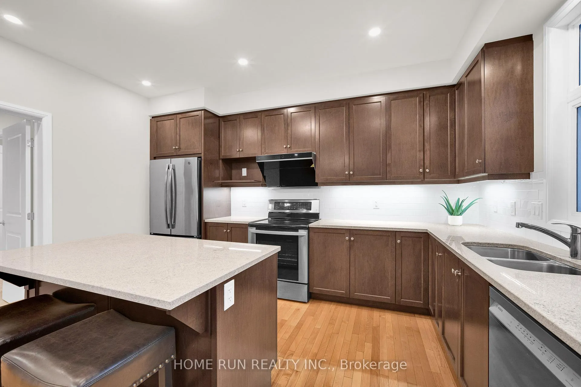 Photo 15 of 100 Lochhouse Walk, Ottawa, Barrhaven - Stonebridge — HOMEH