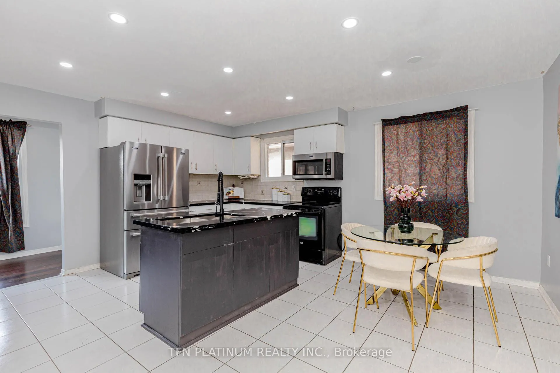 Photo 12 of 36 Tanager Square, Brampton, Heart Lake West — HOMEH