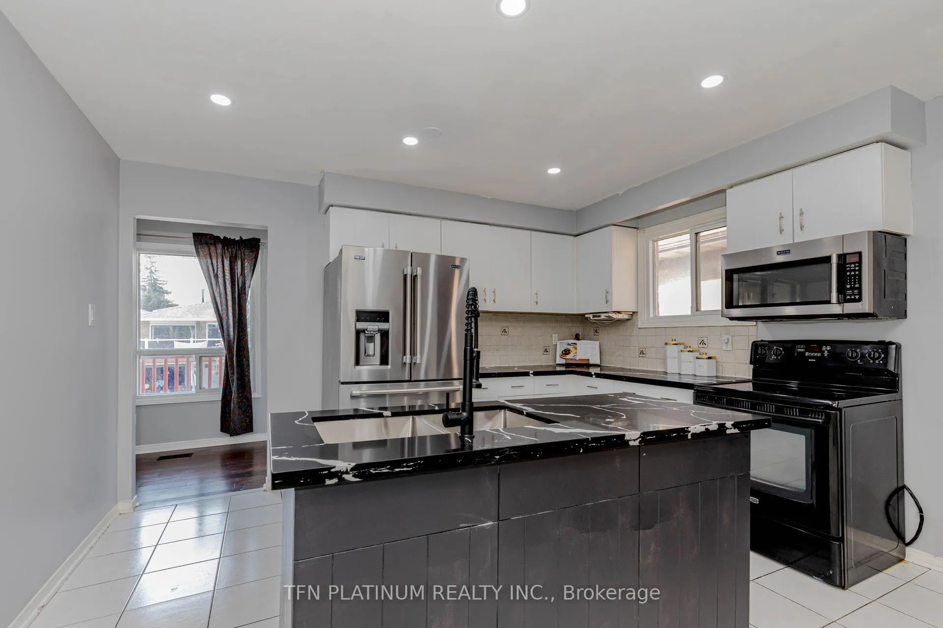 Photo 14 of 36 Tanager Square, Brampton, Heart Lake West — HOMEH