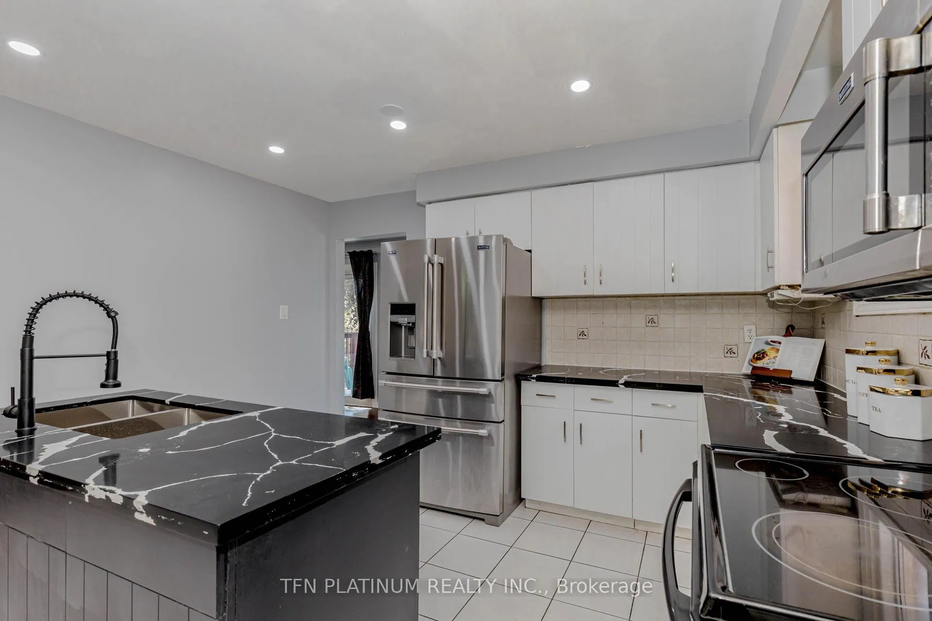 Photo 15 of 36 Tanager Square, Brampton, Heart Lake West — HOMEH