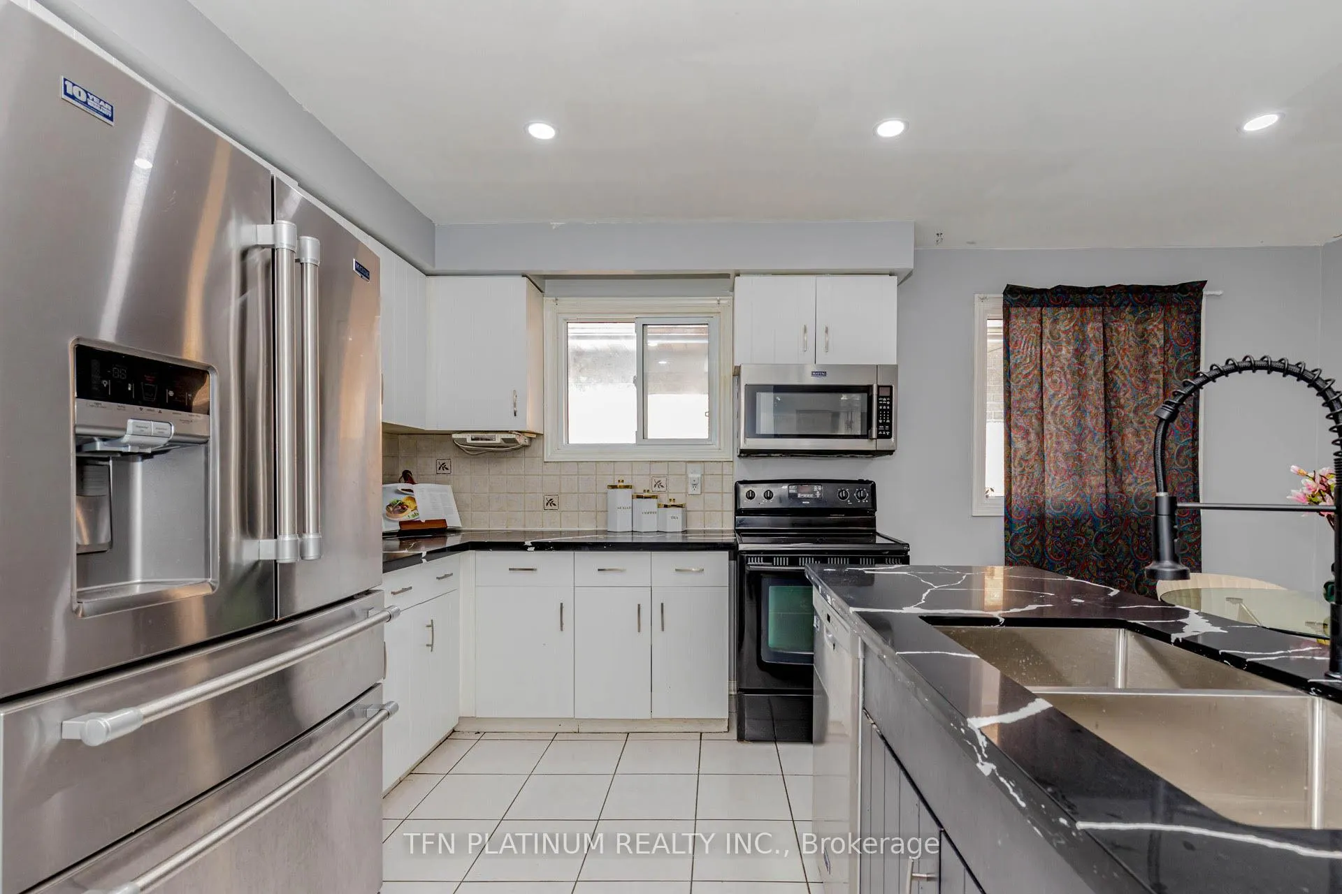 Photo 16 of 36 Tanager Square, Brampton, Heart Lake West — HOMEH