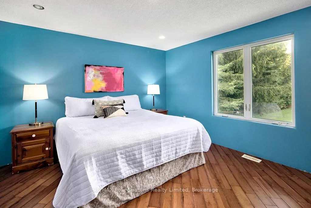 Photo 4 of 98 George Street, Clearview, Creemore — HOMEH