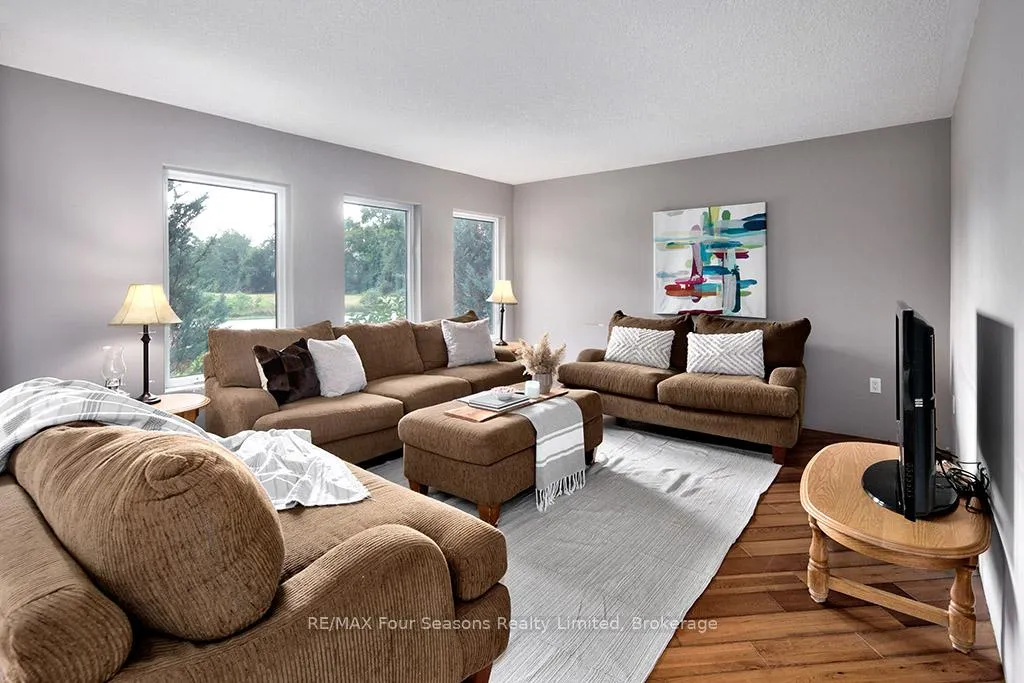 Photo 5 of 98 George Street, Clearview, Creemore — HOMEH
