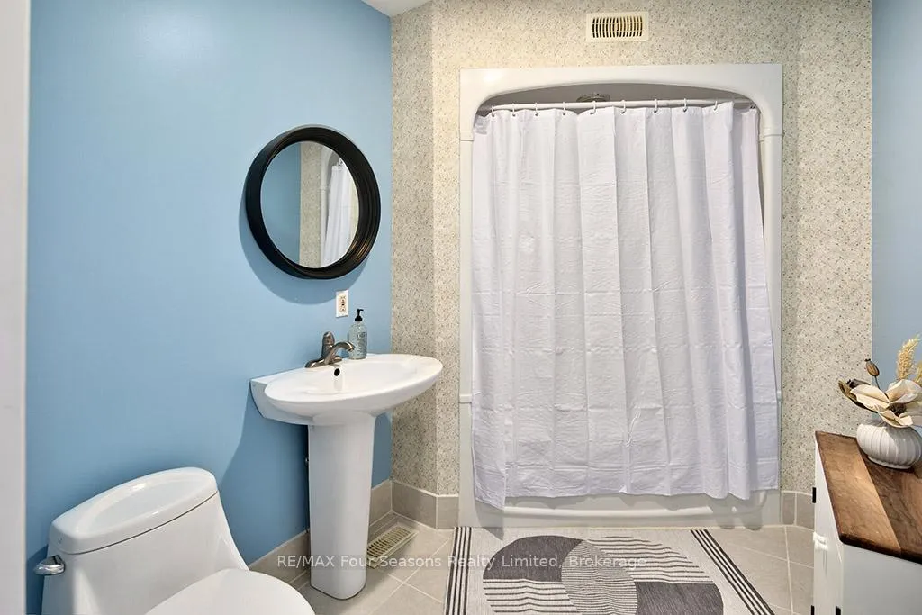 Photo 8 of 98 George Street, Clearview, Creemore — HOMEH