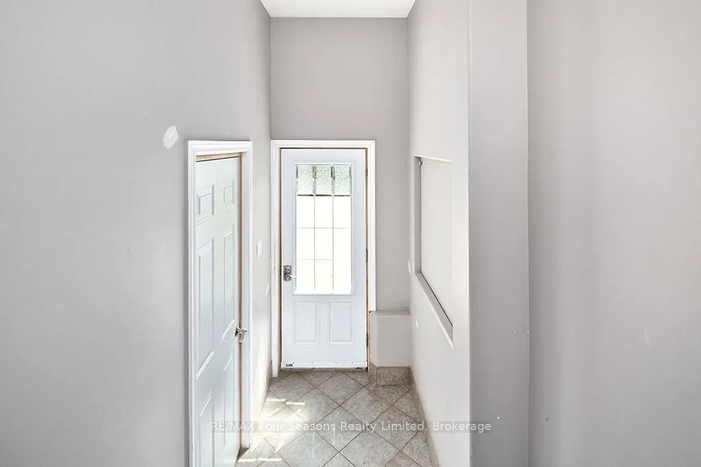 Photo 10 of 98 George Street, Clearview, Creemore — HOMEH