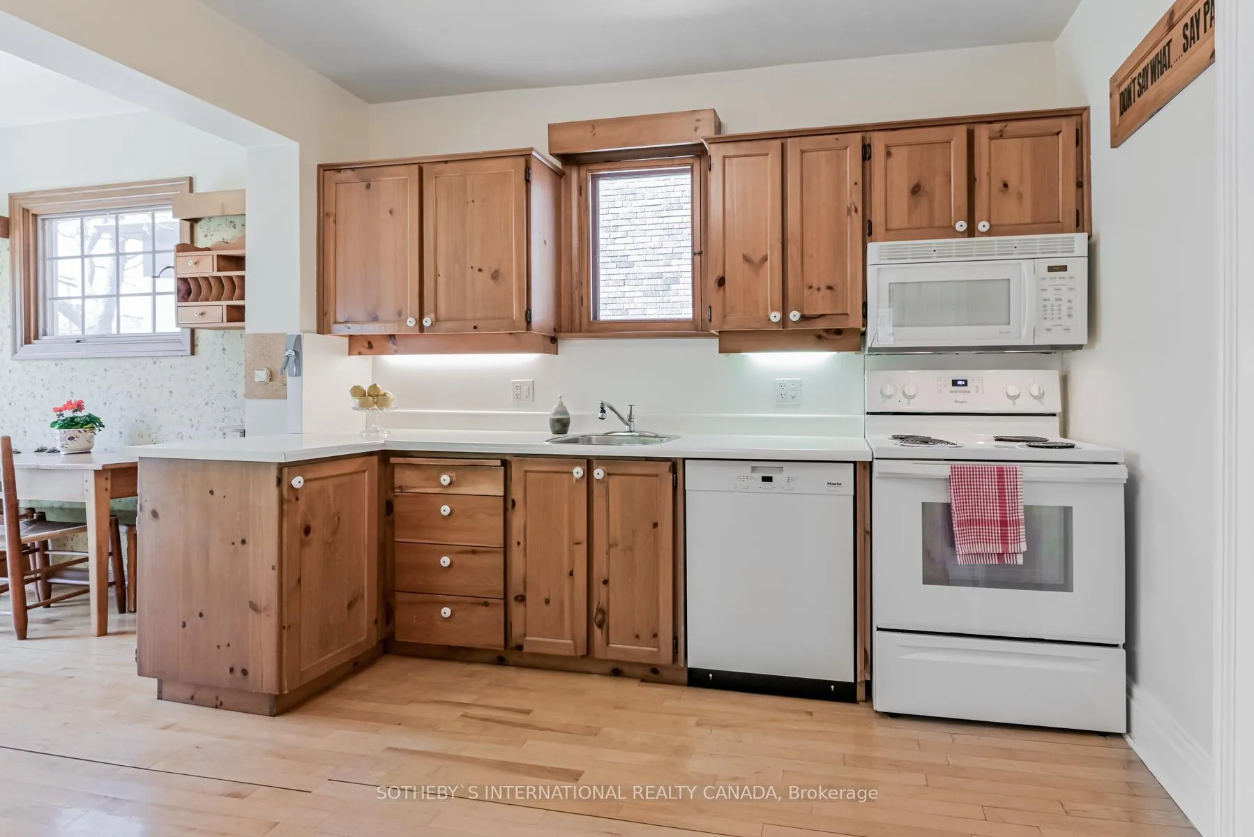 Photo 7 of 126 Highbourne Road, Toronto, Yonge-Eglinton — HOMEH