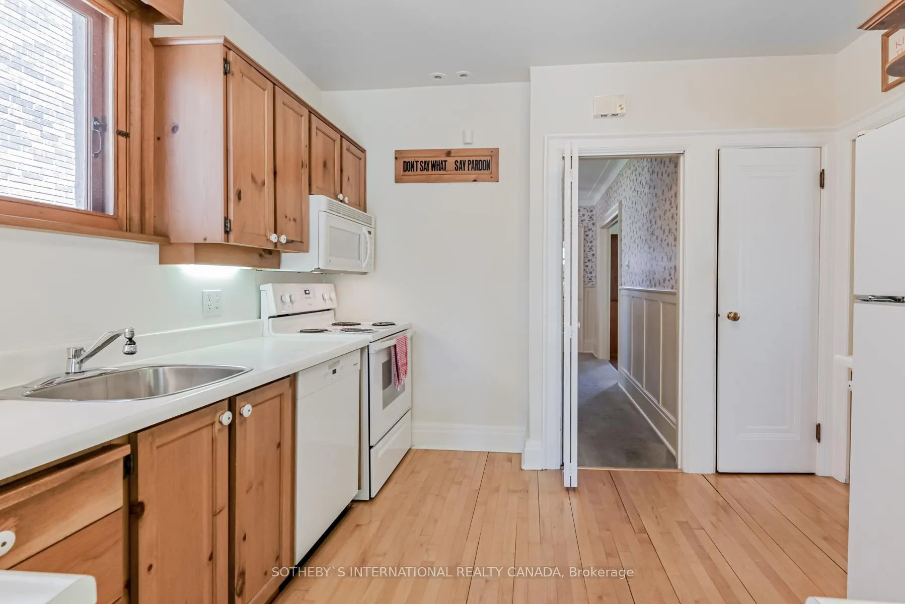Photo 9 of 126 Highbourne Road, Toronto, Yonge-Eglinton — HOMEH