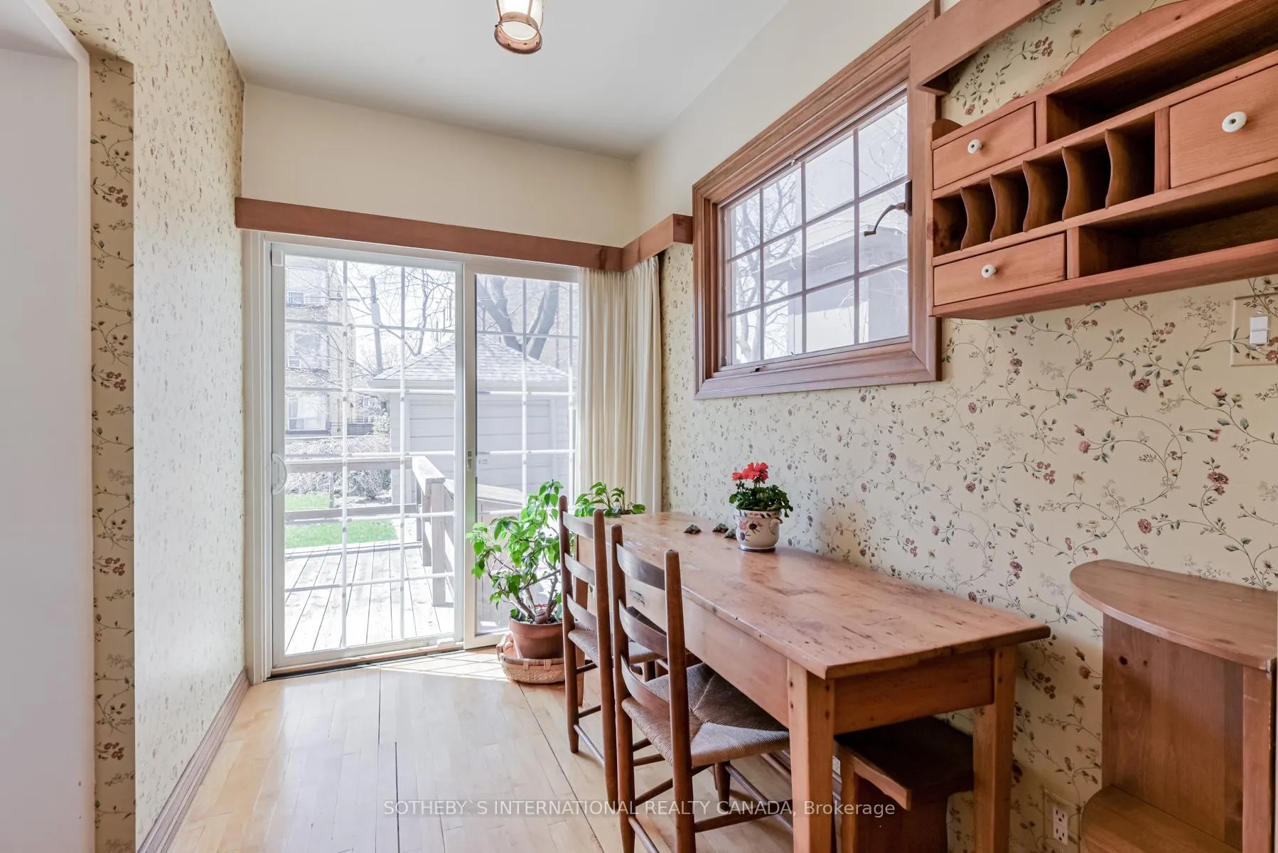 Photo 10 of 126 Highbourne Road, Toronto, Yonge-Eglinton — HOMEH