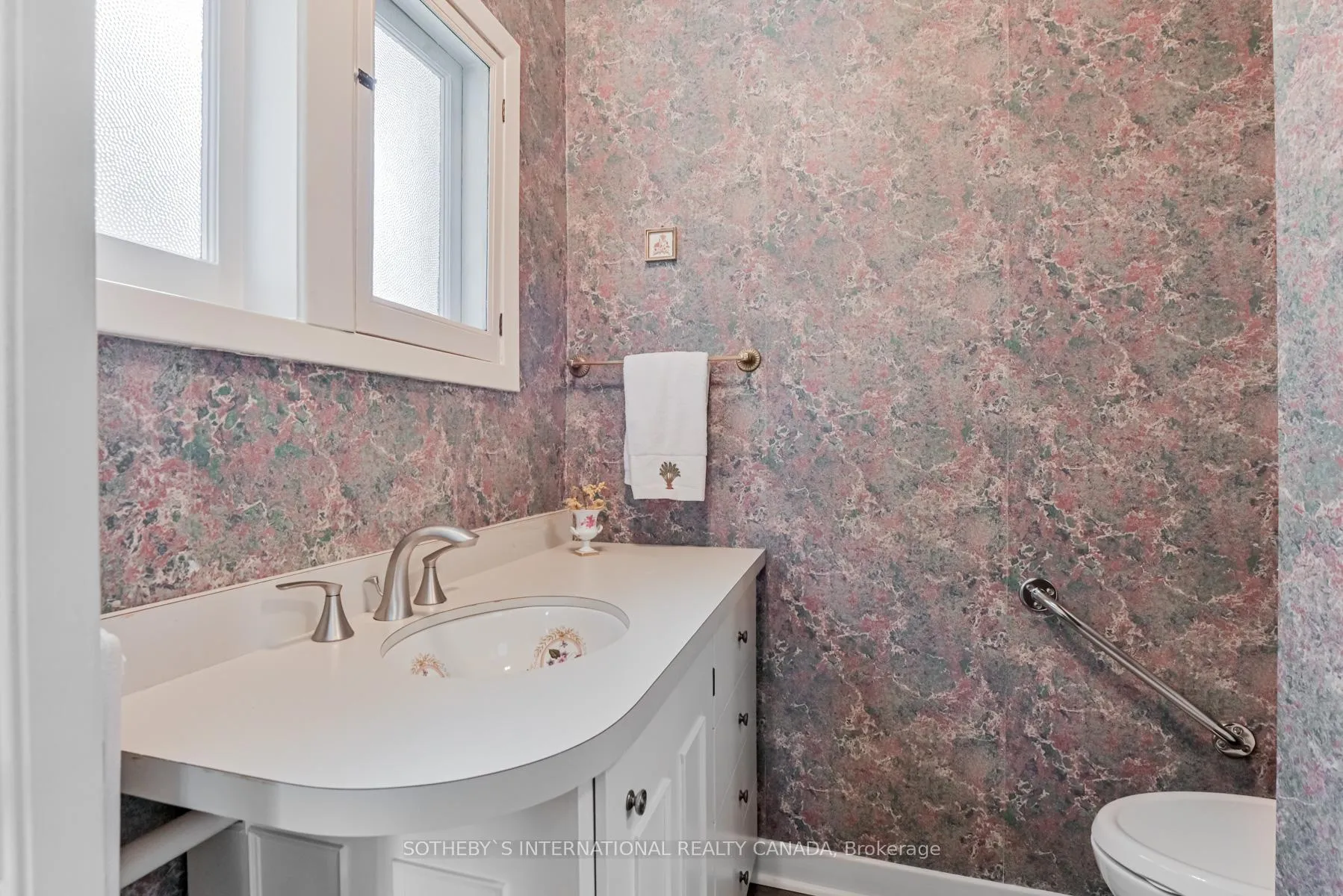 Photo 23 of 126 Highbourne Road, Toronto, Yonge-Eglinton — HOMEH