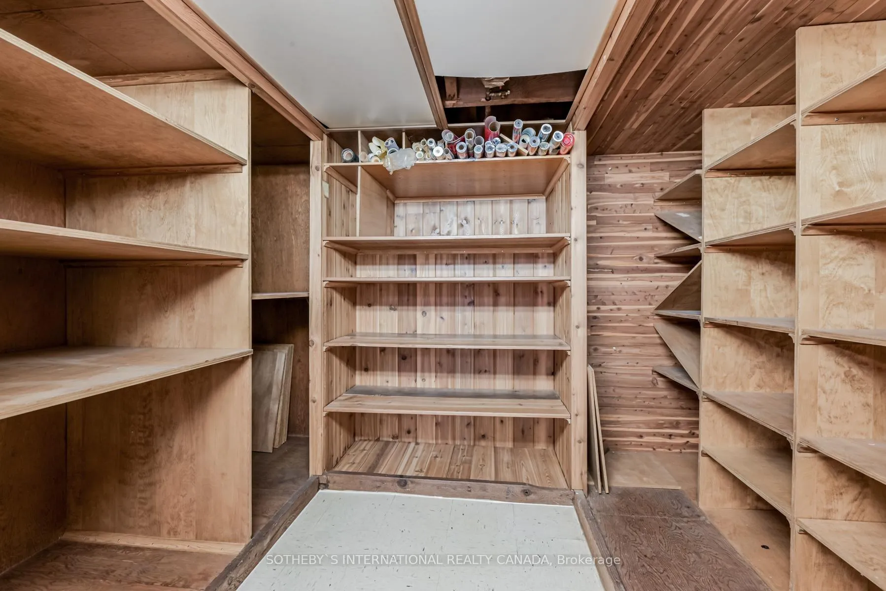 Photo 33 of 126 Highbourne Road, Toronto, Yonge-Eglinton — HOMEH