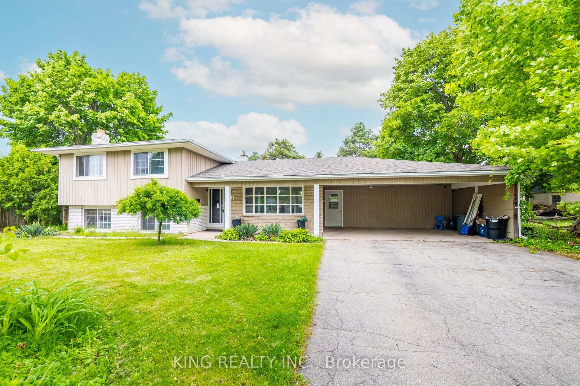 Front of 1761 Daleview Crescent