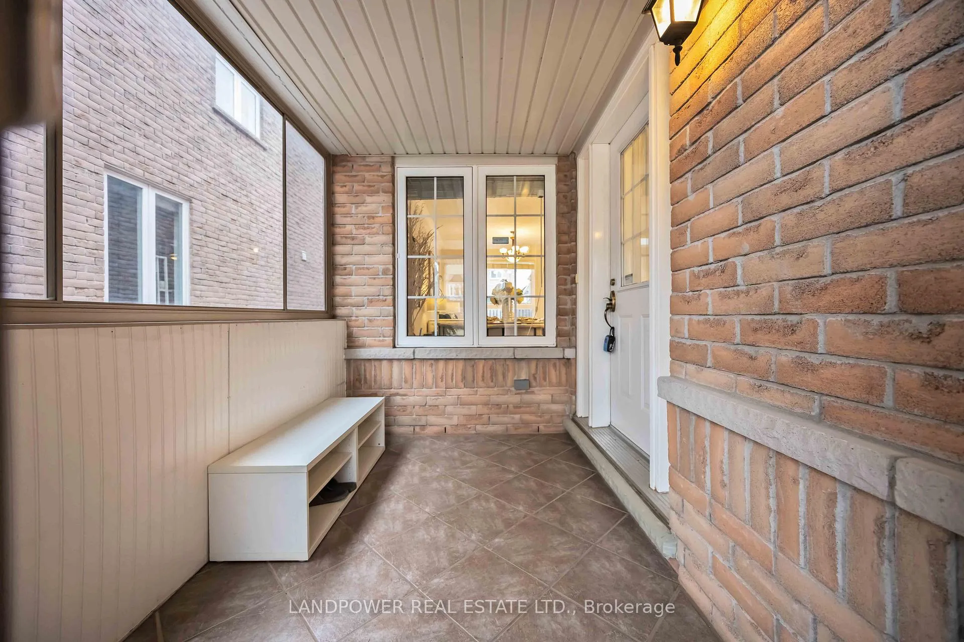 Photo 5 of 45 Oxfordshire Street, Markham, Berczy — HOMEH