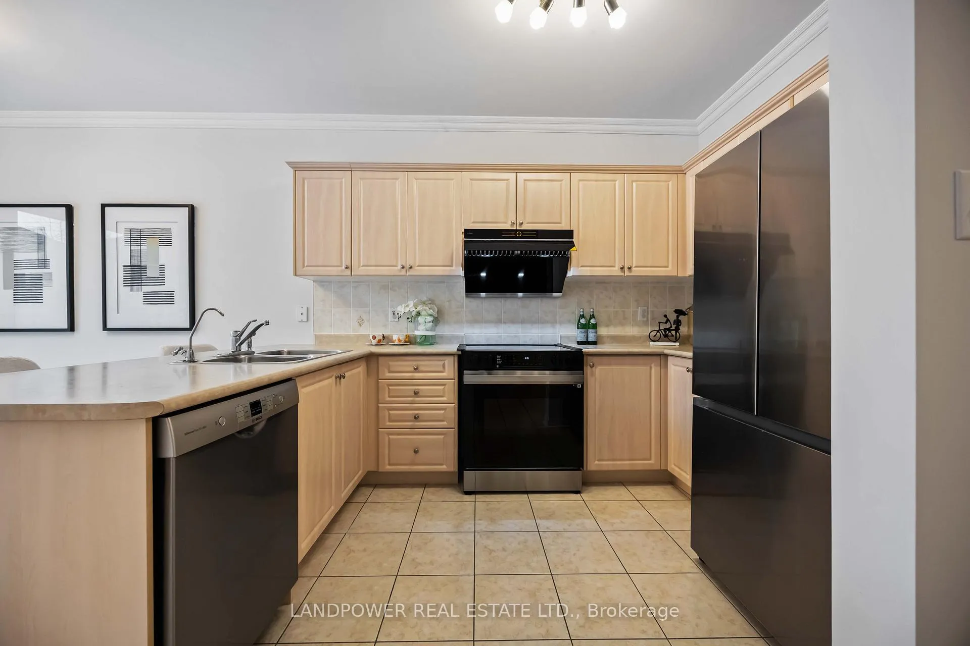 Photo 21 of 45 Oxfordshire Street, Markham, Berczy — HOMEH