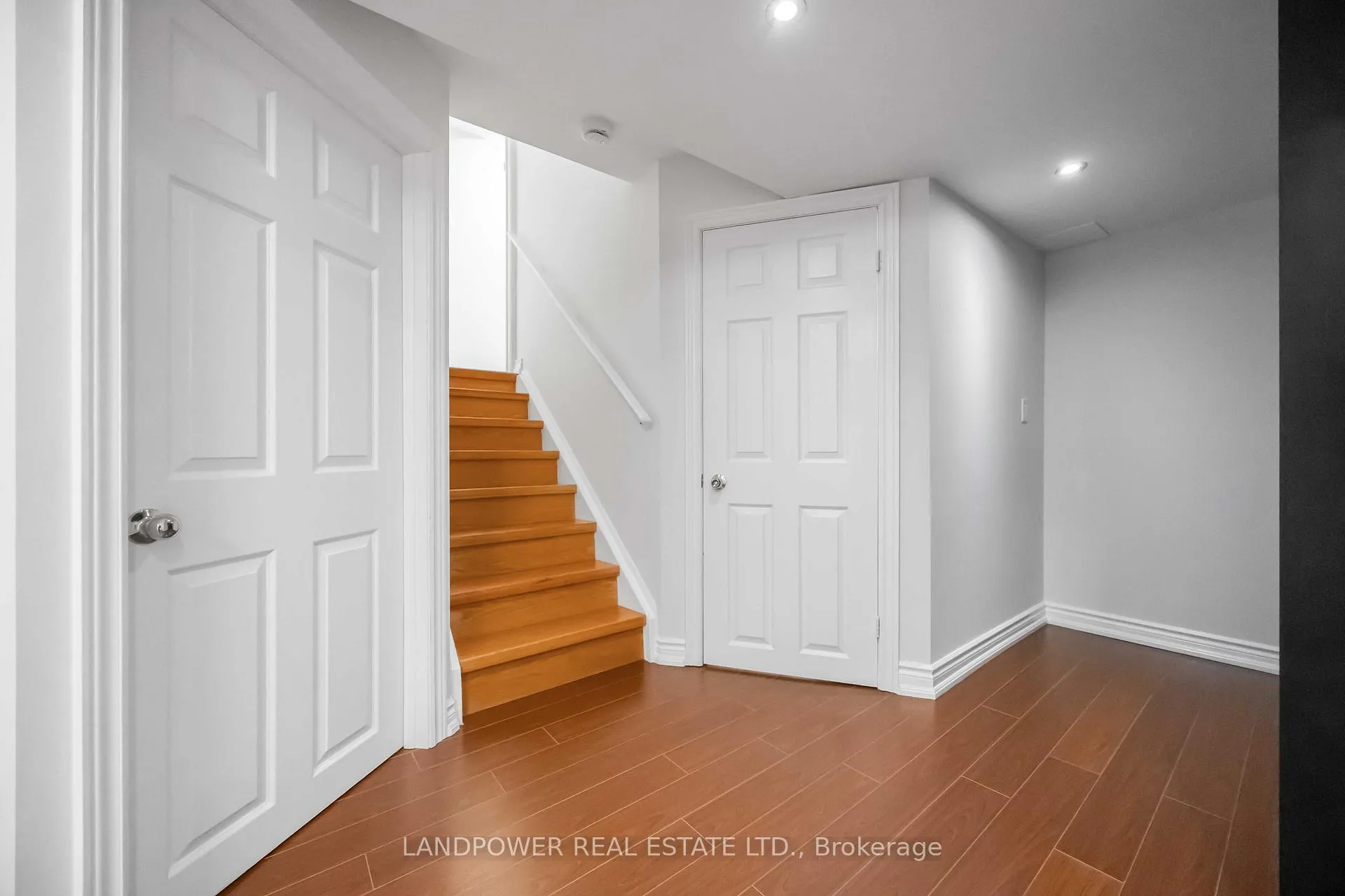 Photo 39 of 45 Oxfordshire Street, Markham, Berczy — HOMEH
