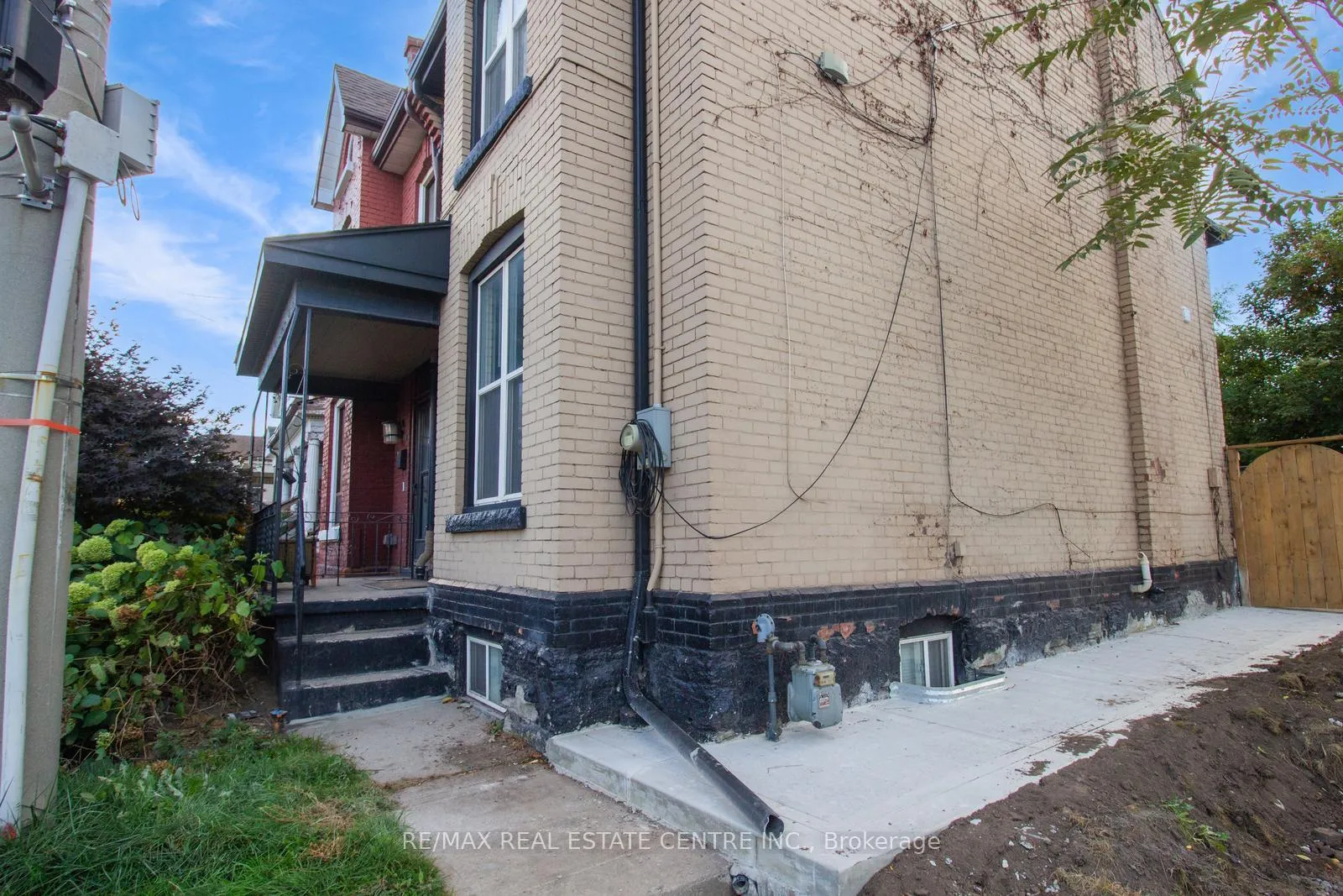 Photo 3 of 49 Wentworth #Upper Street, Hamilton, Butler — HOMEH
