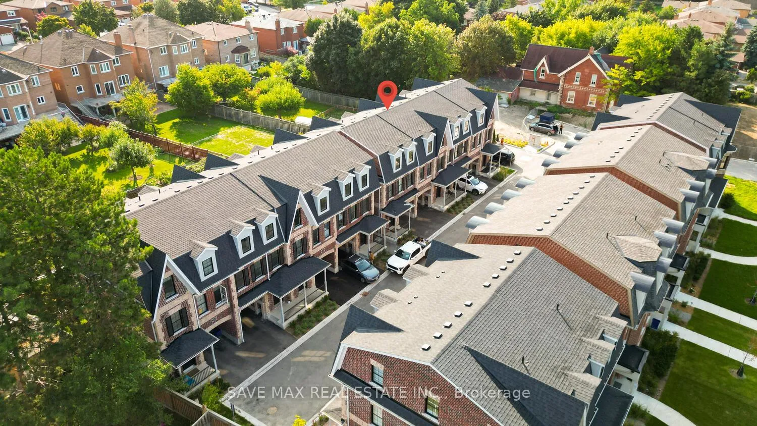 Photo 4 of 13 Kennisis Way, Vaughan, Maple — HOMEH
