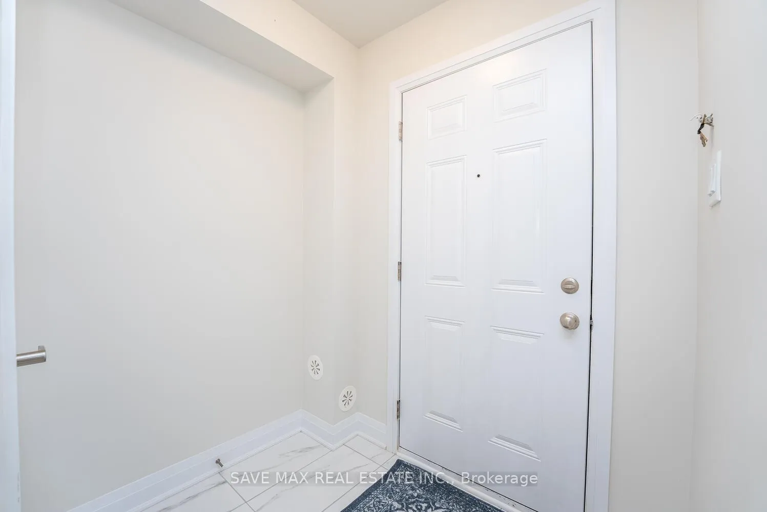 Photo 8 of 13 Kennisis Way, Vaughan, Maple — HOMEH