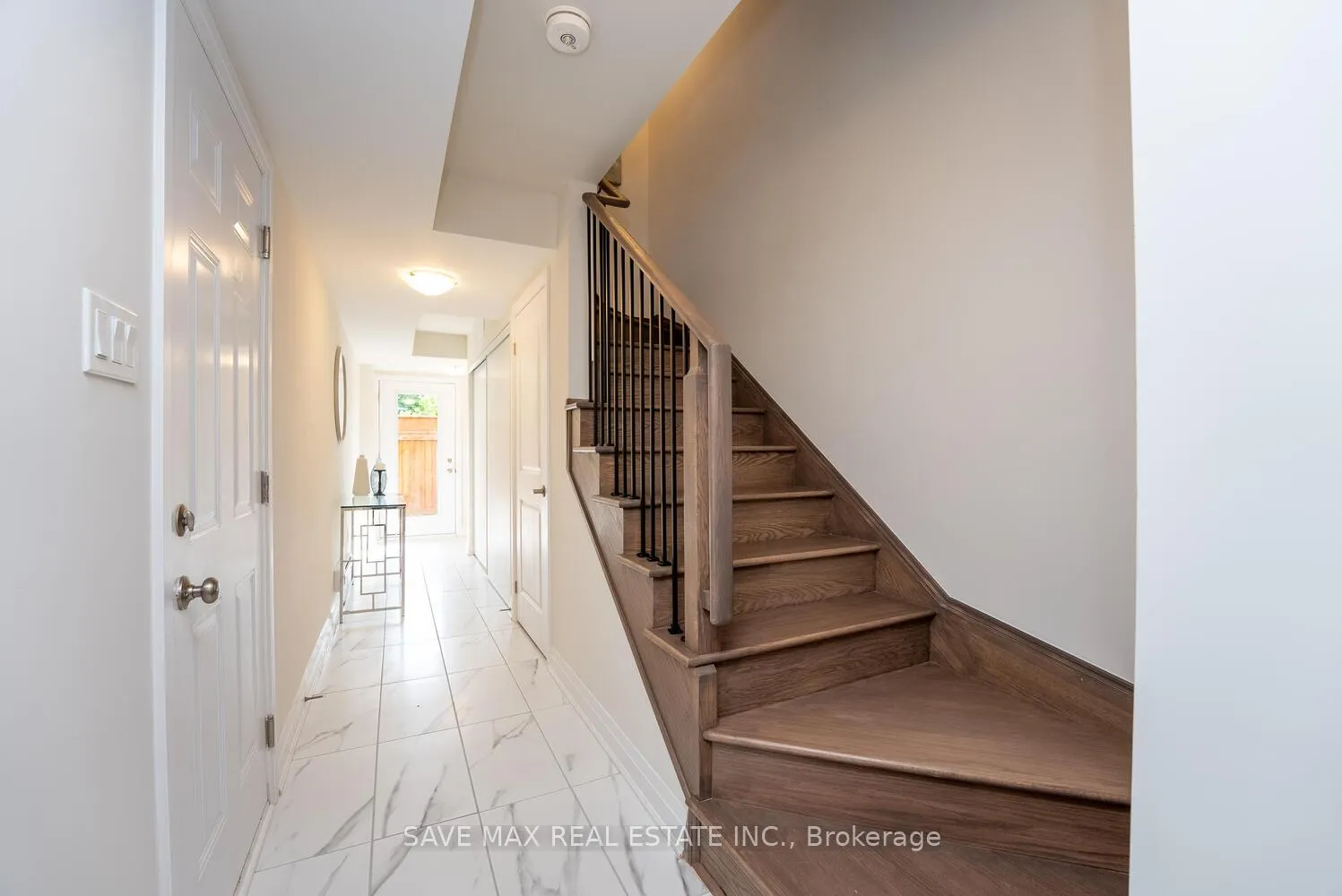 Photo 9 of 13 Kennisis Way, Vaughan, Maple — HOMEH