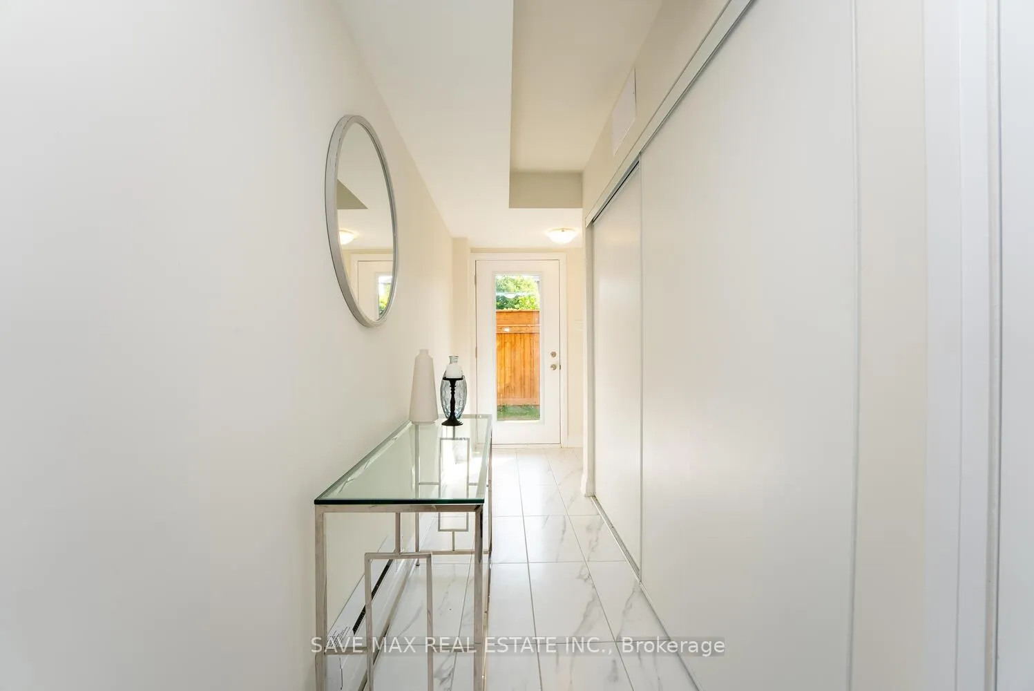 Photo 10 of 13 Kennisis Way, Vaughan, Maple — HOMEH