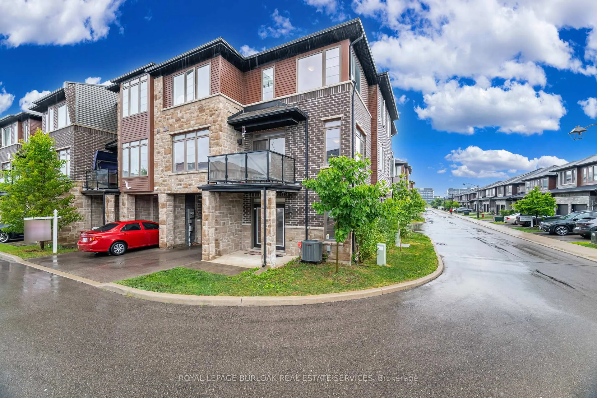 Photo 2 of Unit 69, 30 Times Square Boulevard, Hamilton, Stoney Creek — HOMEH
