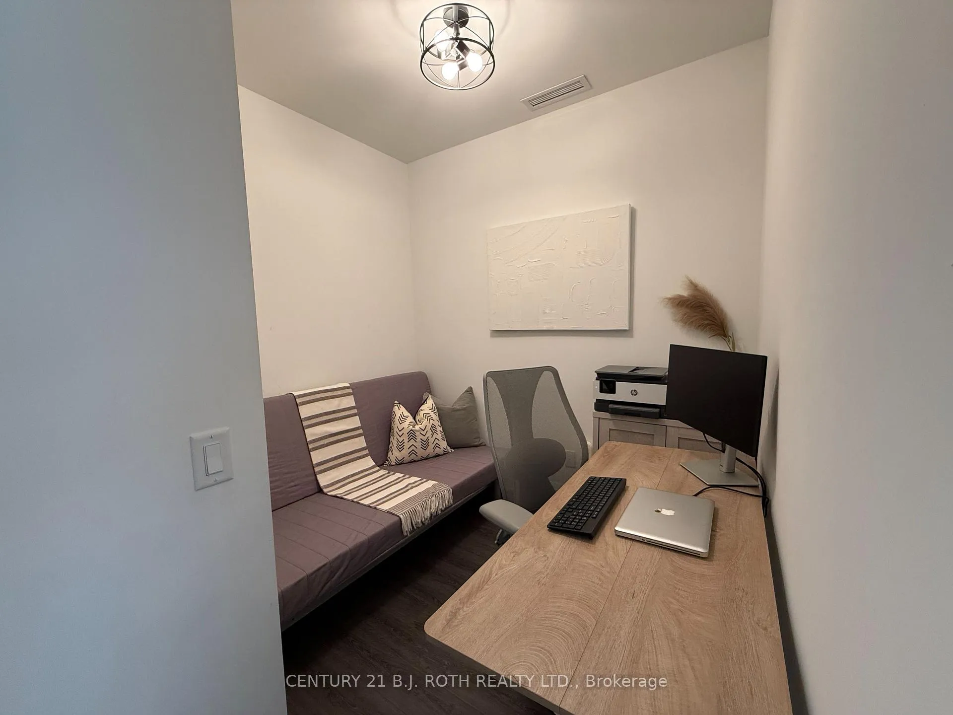Photo 4 of Unit 104, 681 Yonge Street, Barrie, Painswick South — HOMEH