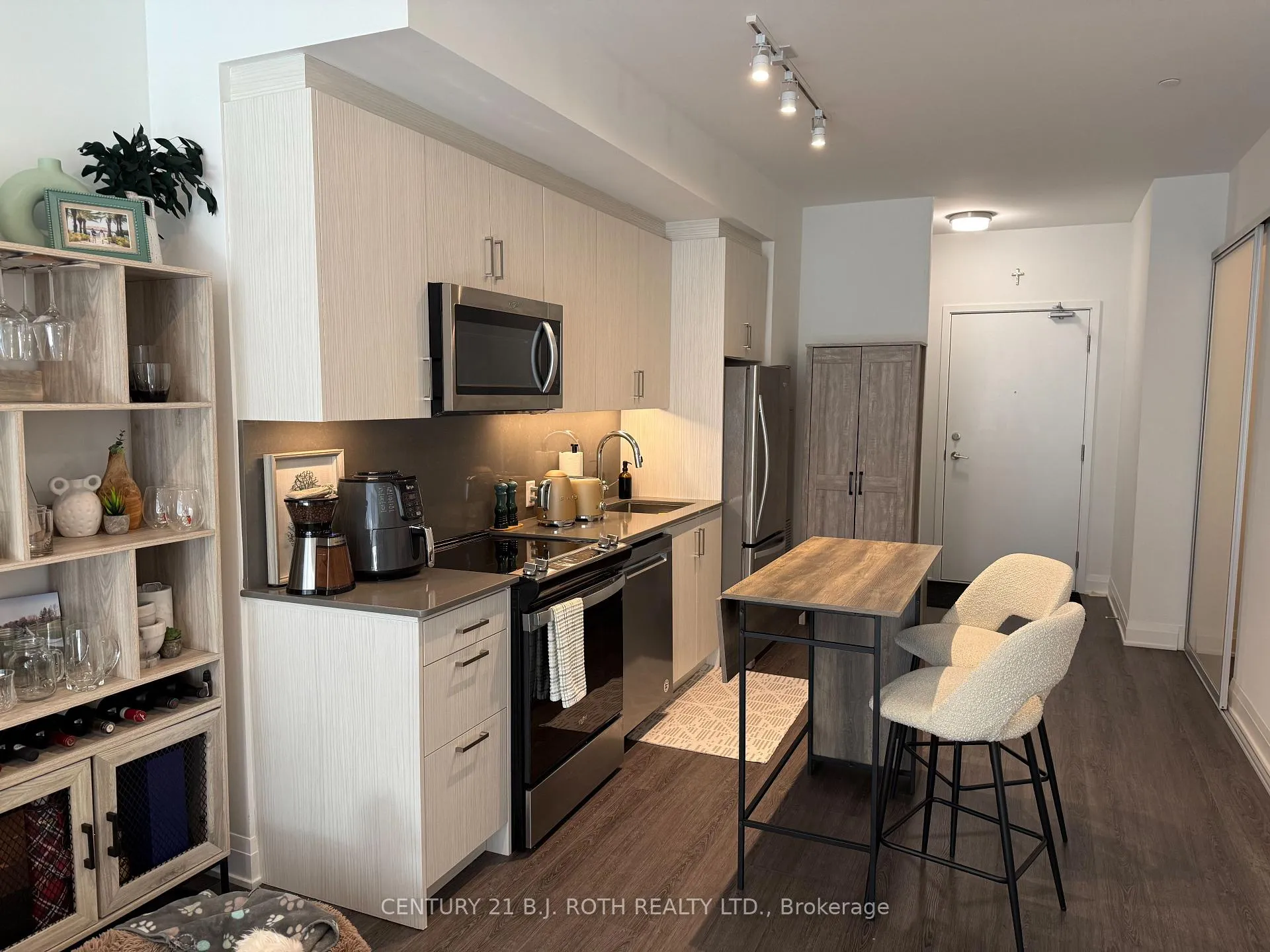 Photo 6 of Unit 104, 681 Yonge Street, Barrie, Painswick South — HOMEH
