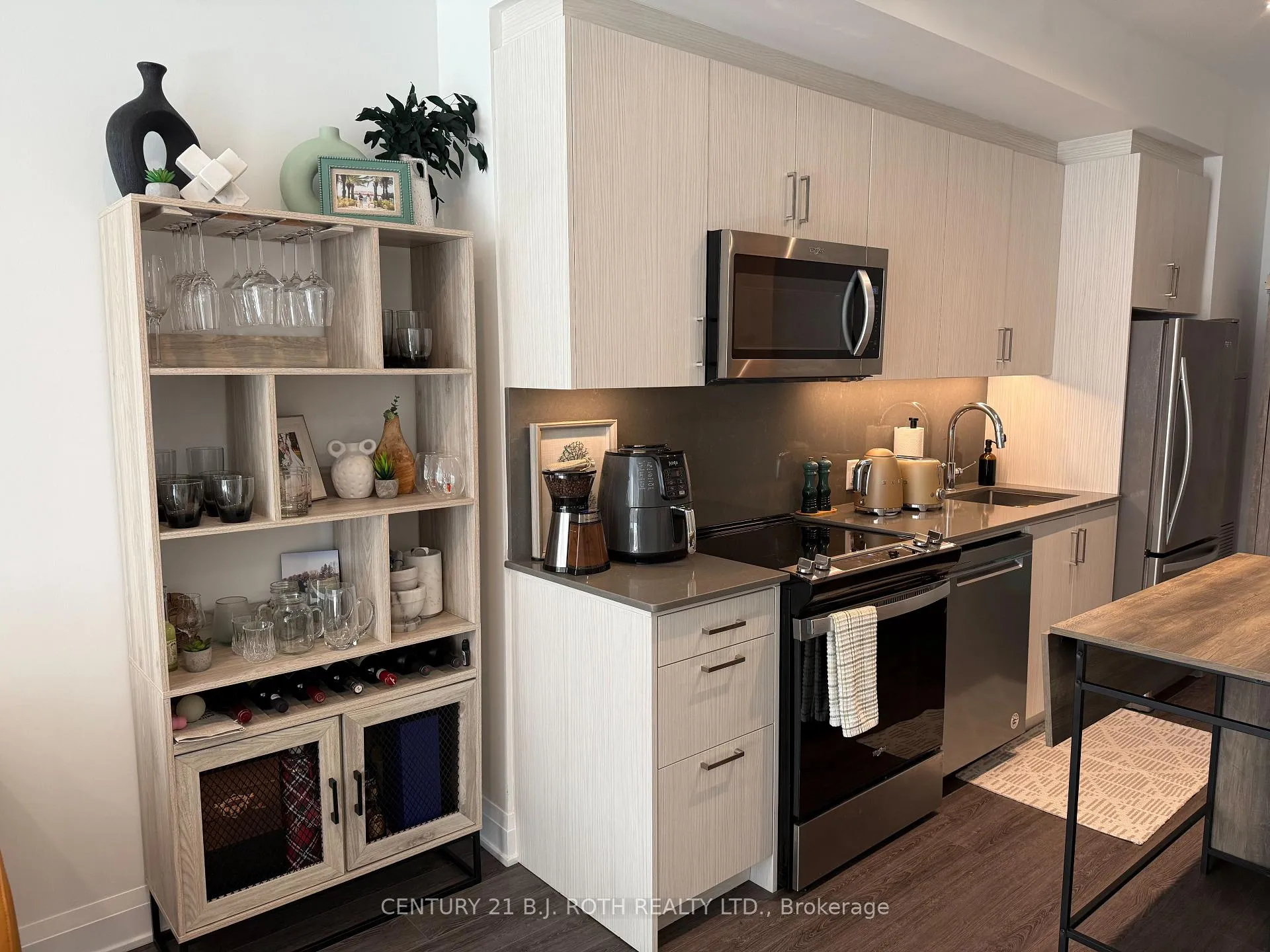 Photo 7 of Unit 104, 681 Yonge Street, Barrie, Painswick South — HOMEH