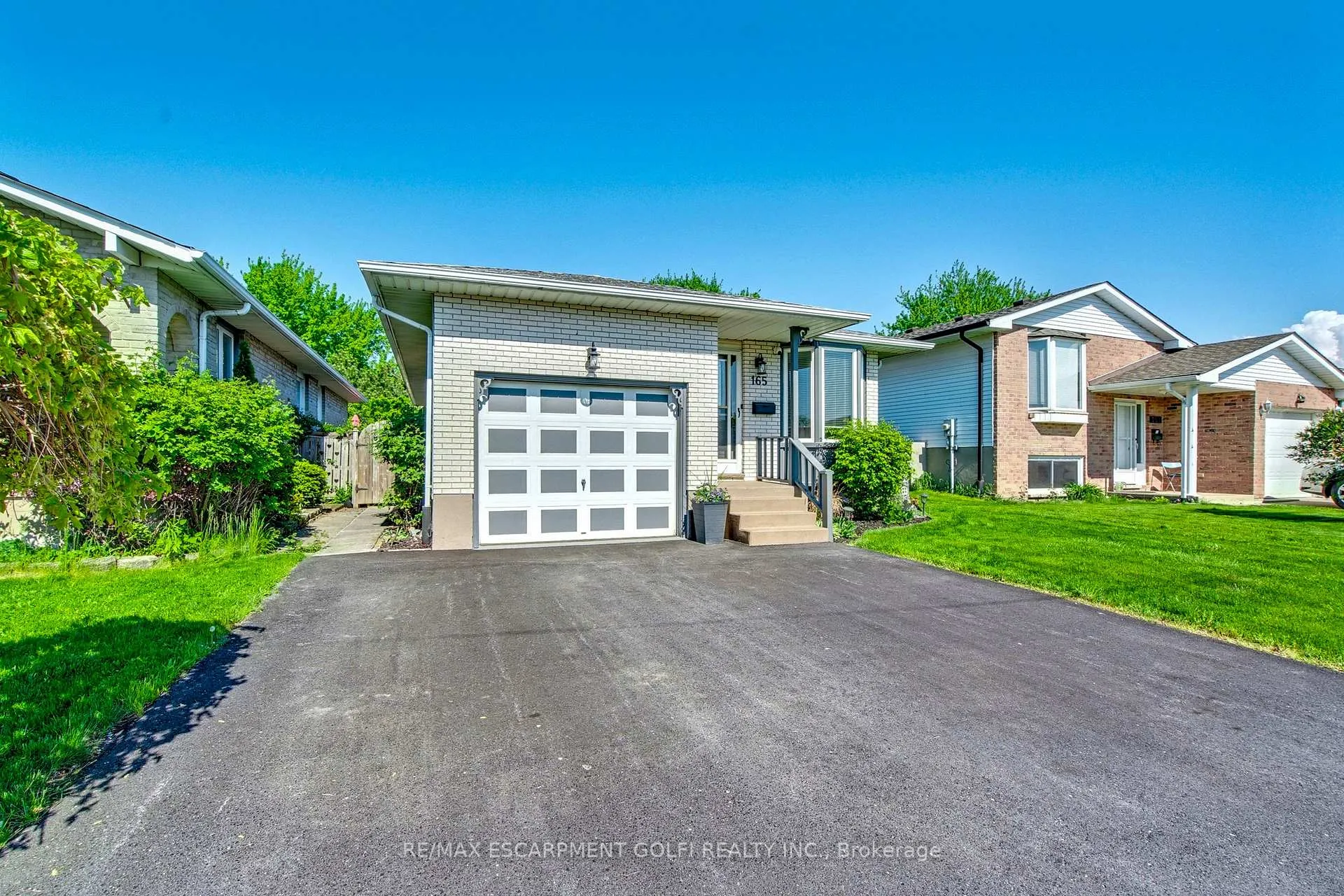 Photo 2 of 165 Woodrow Street, St. Catharines, Secord Woods — HOMEH