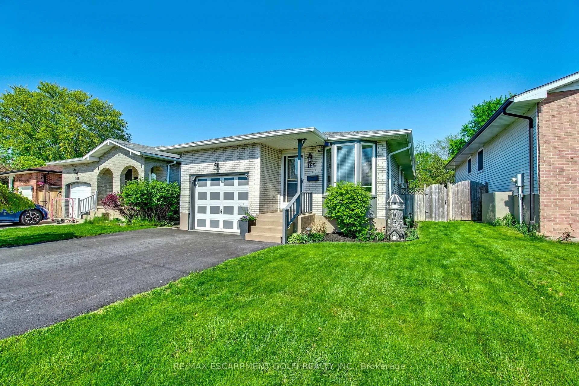 Photo 3 of 165 Woodrow Street, St. Catharines, Secord Woods — HOMEH