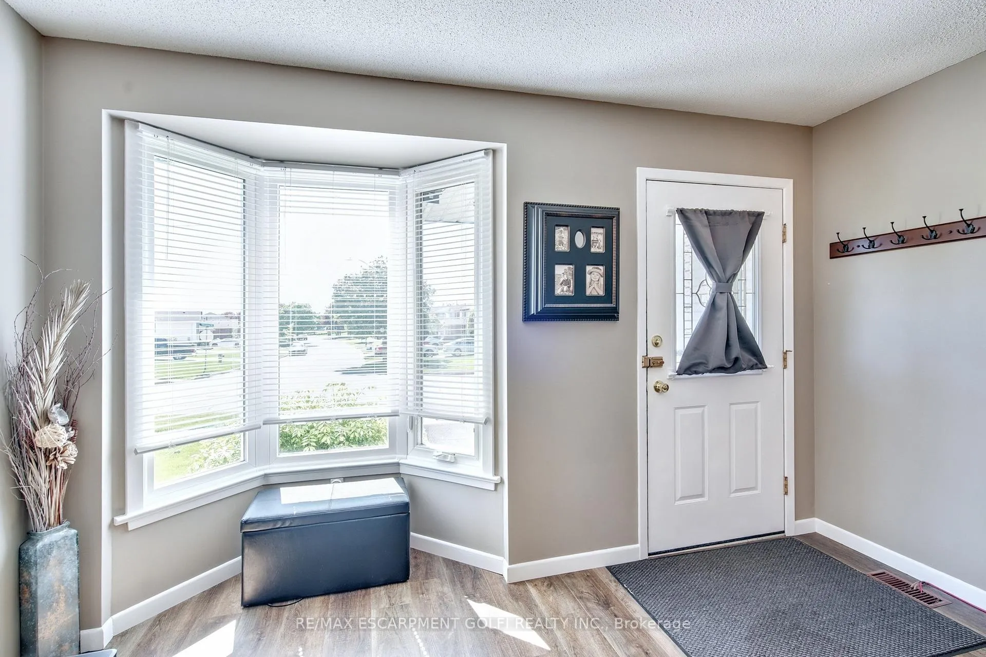 Photo 5 of 165 Woodrow Street, St. Catharines, Secord Woods — HOMEH