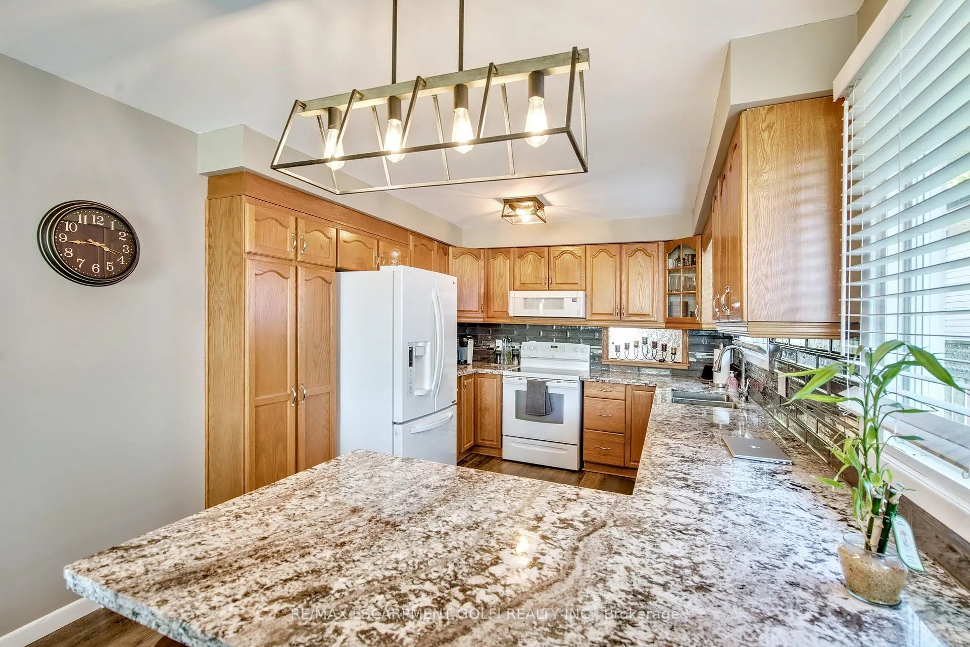 Photo 10 of 165 Woodrow Street, St. Catharines, Secord Woods — HOMEH