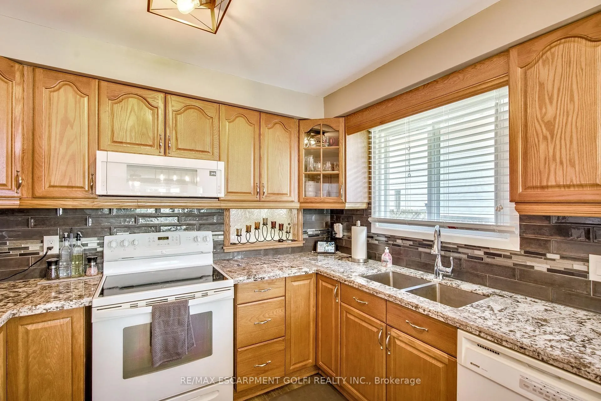 Photo 12 of 165 Woodrow Street, St. Catharines, Secord Woods — HOMEH