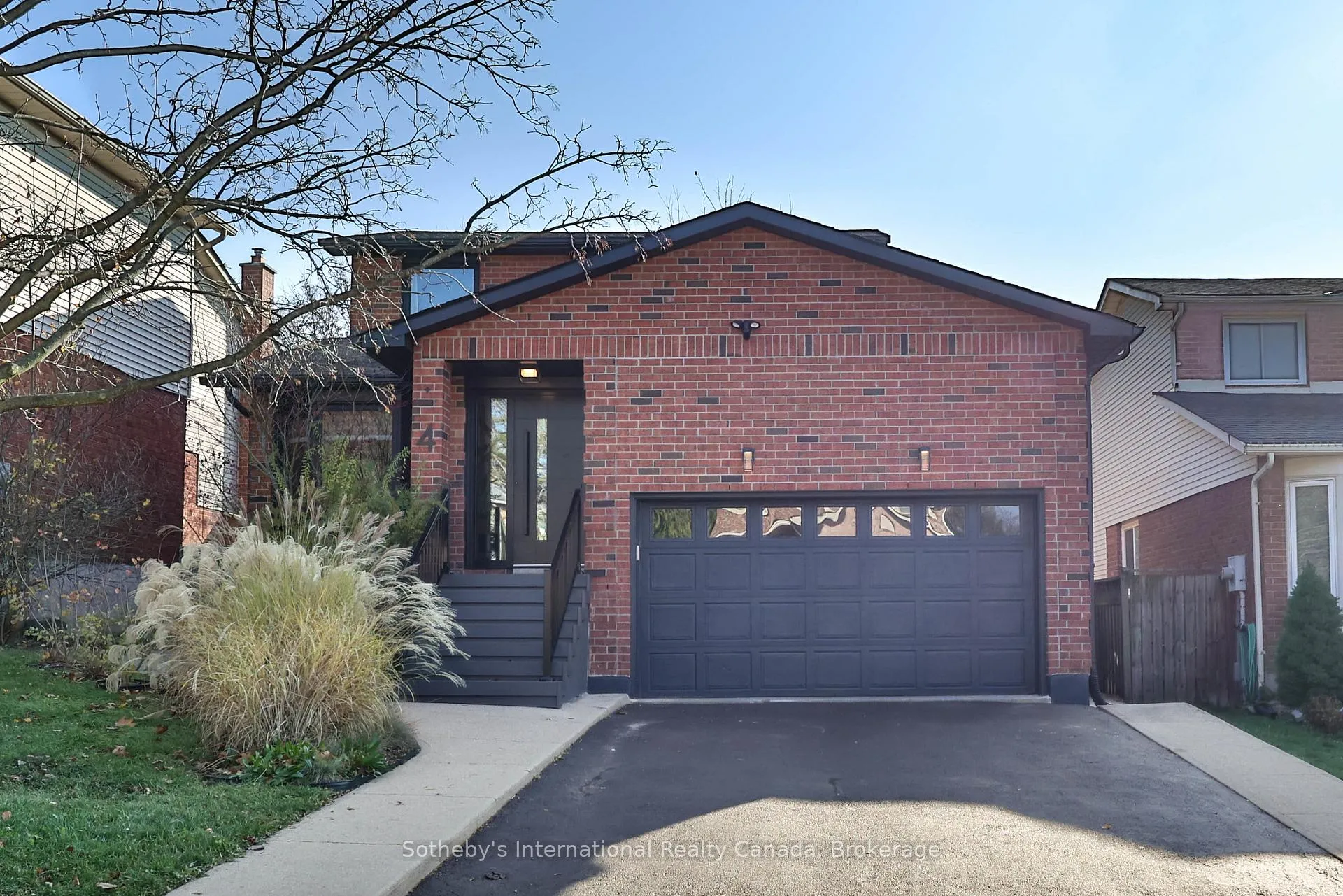 Photo 1 of 4 Fenton Drive, Hamilton, Waterdown — HOMEH