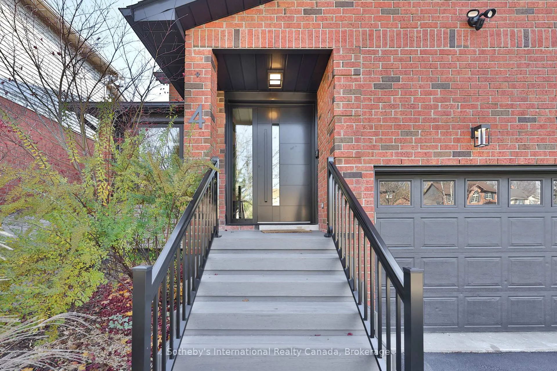 Photo 3 of 4 Fenton Drive, Hamilton, Waterdown — HOMEH