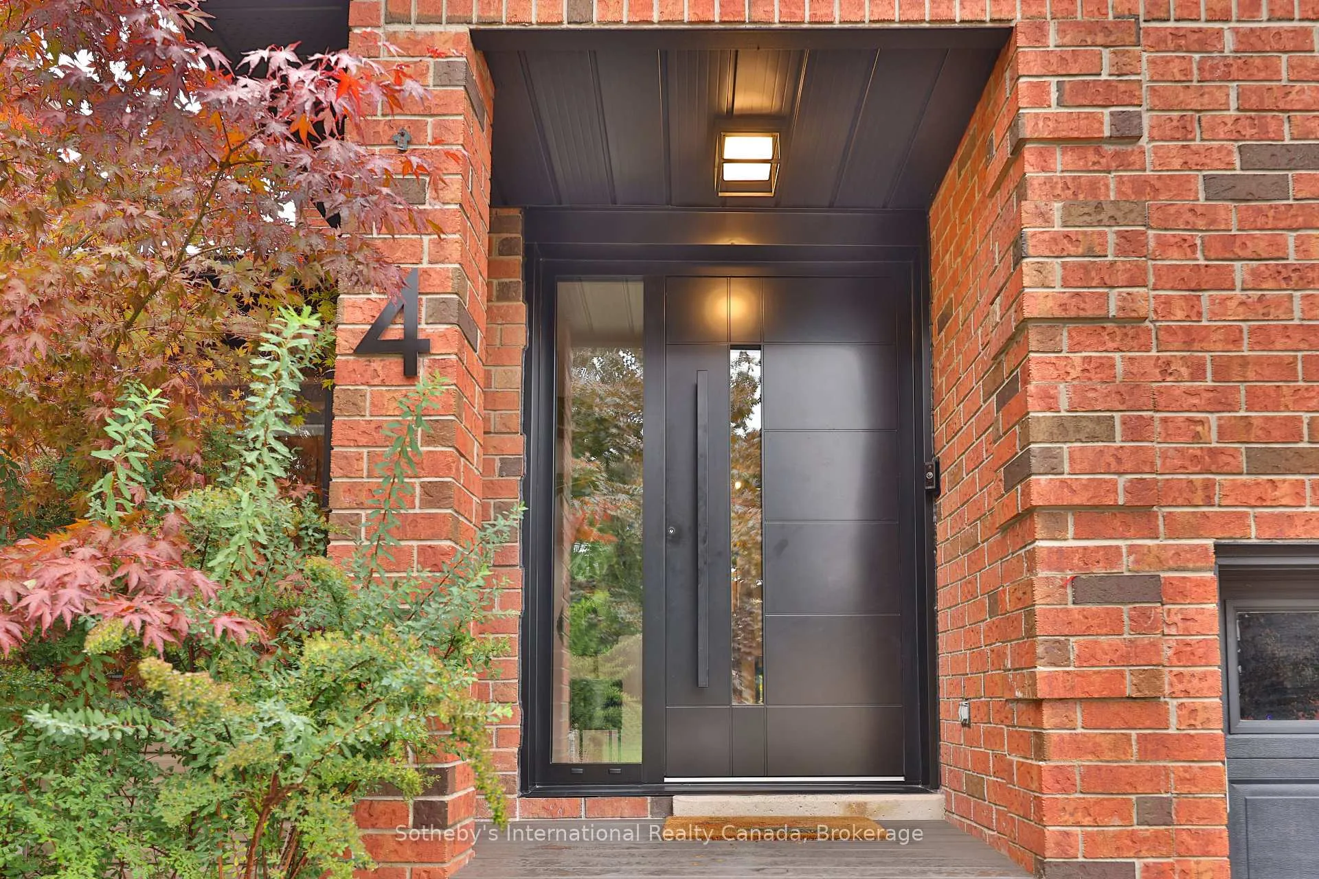Photo 4 of 4 Fenton Drive, Hamilton, Waterdown — HOMEH