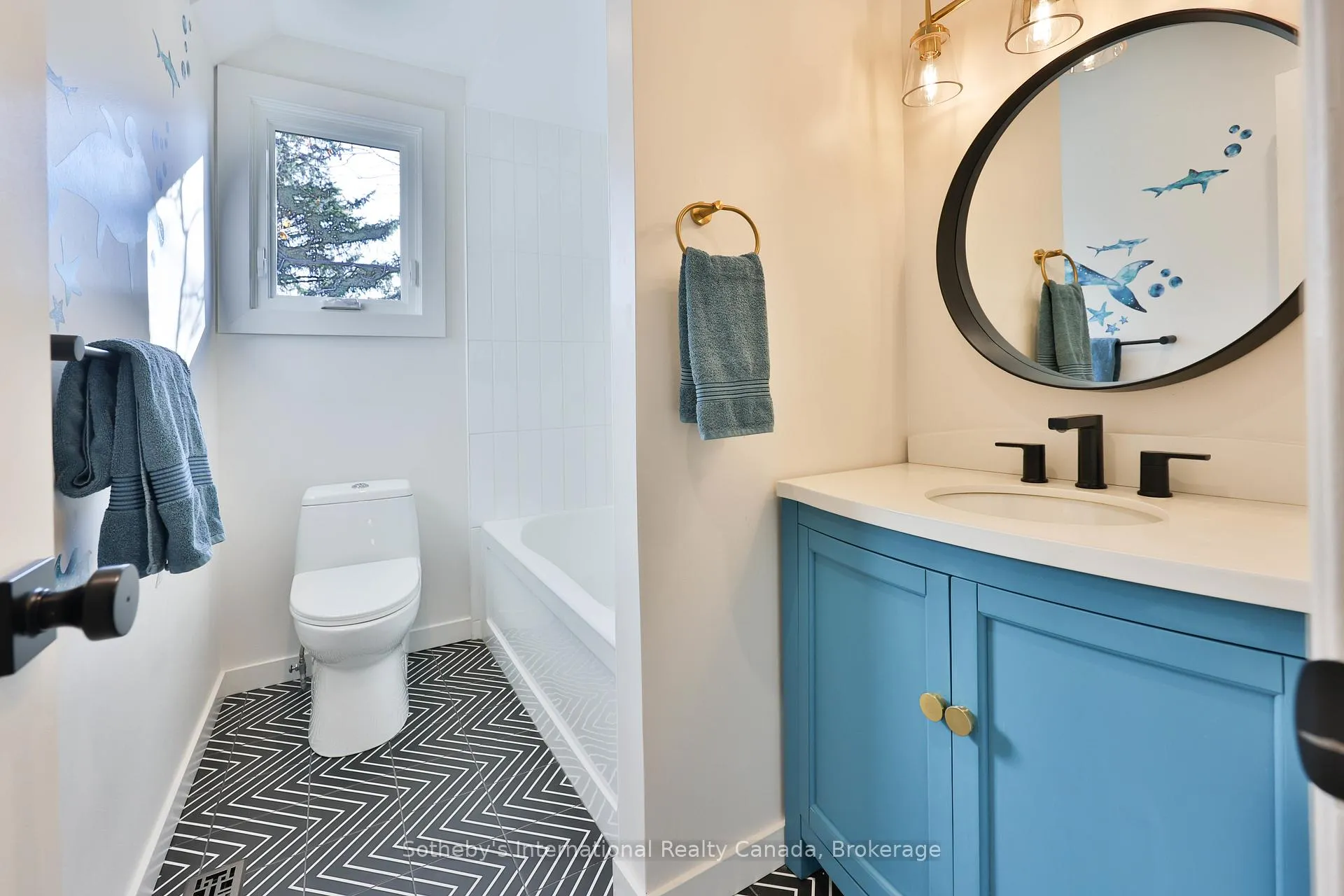 Photo 30 of 4 Fenton Drive, Hamilton, Waterdown — HOMEH