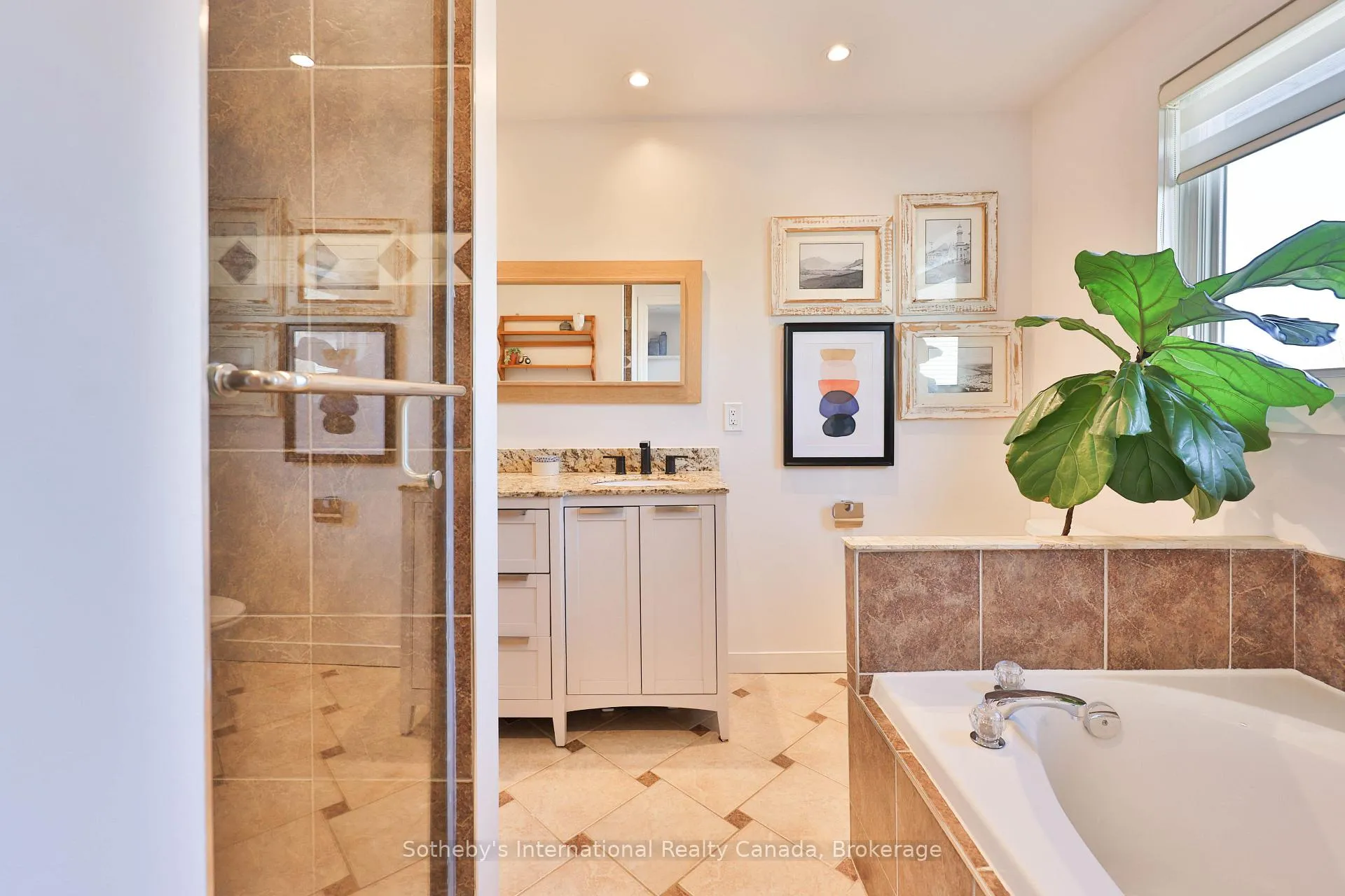 Photo 38 of 4 Fenton Drive, Hamilton, Waterdown — HOMEH