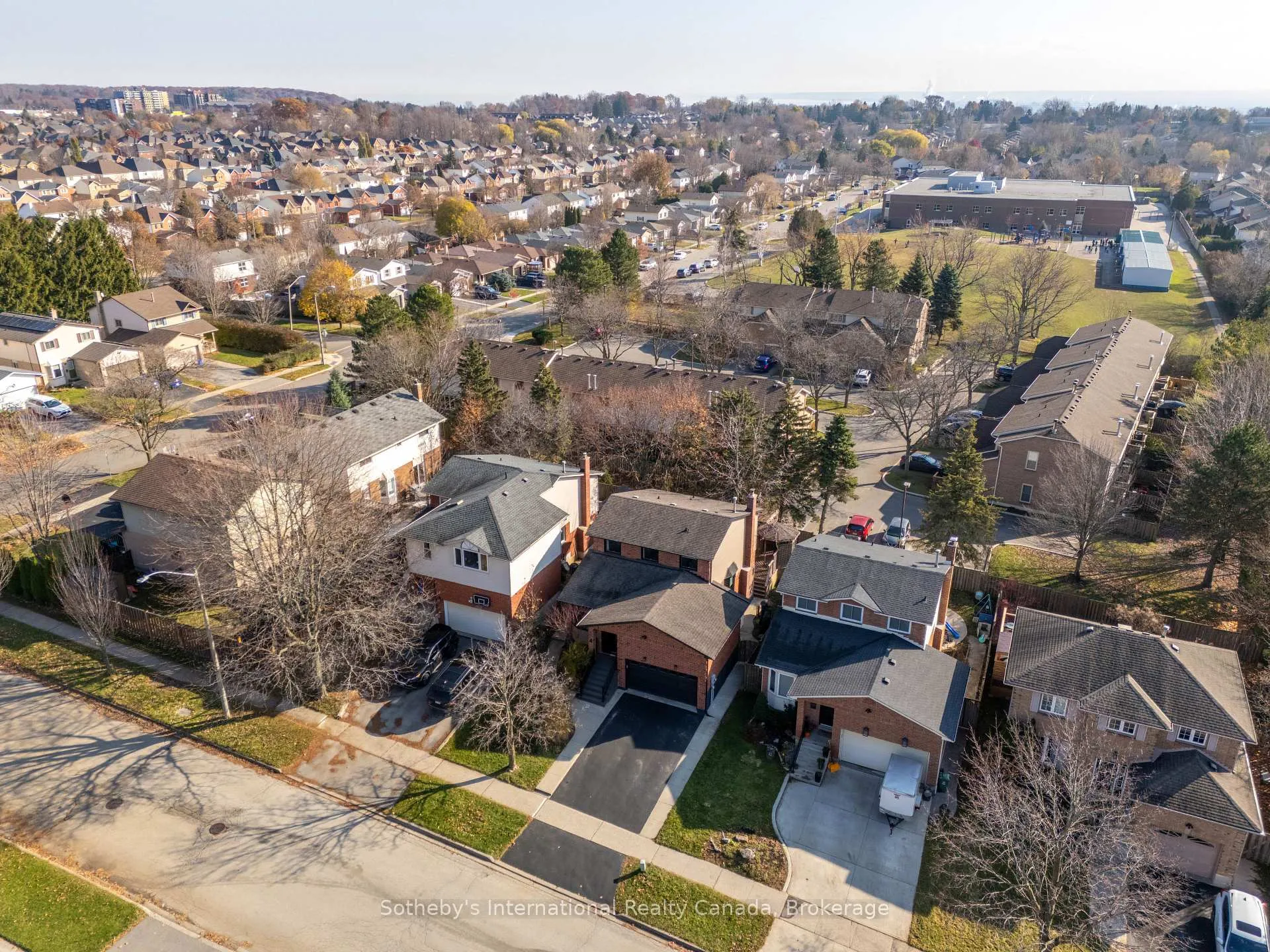 Photo 50 of 4 Fenton Drive, Hamilton, Waterdown — HOMEH