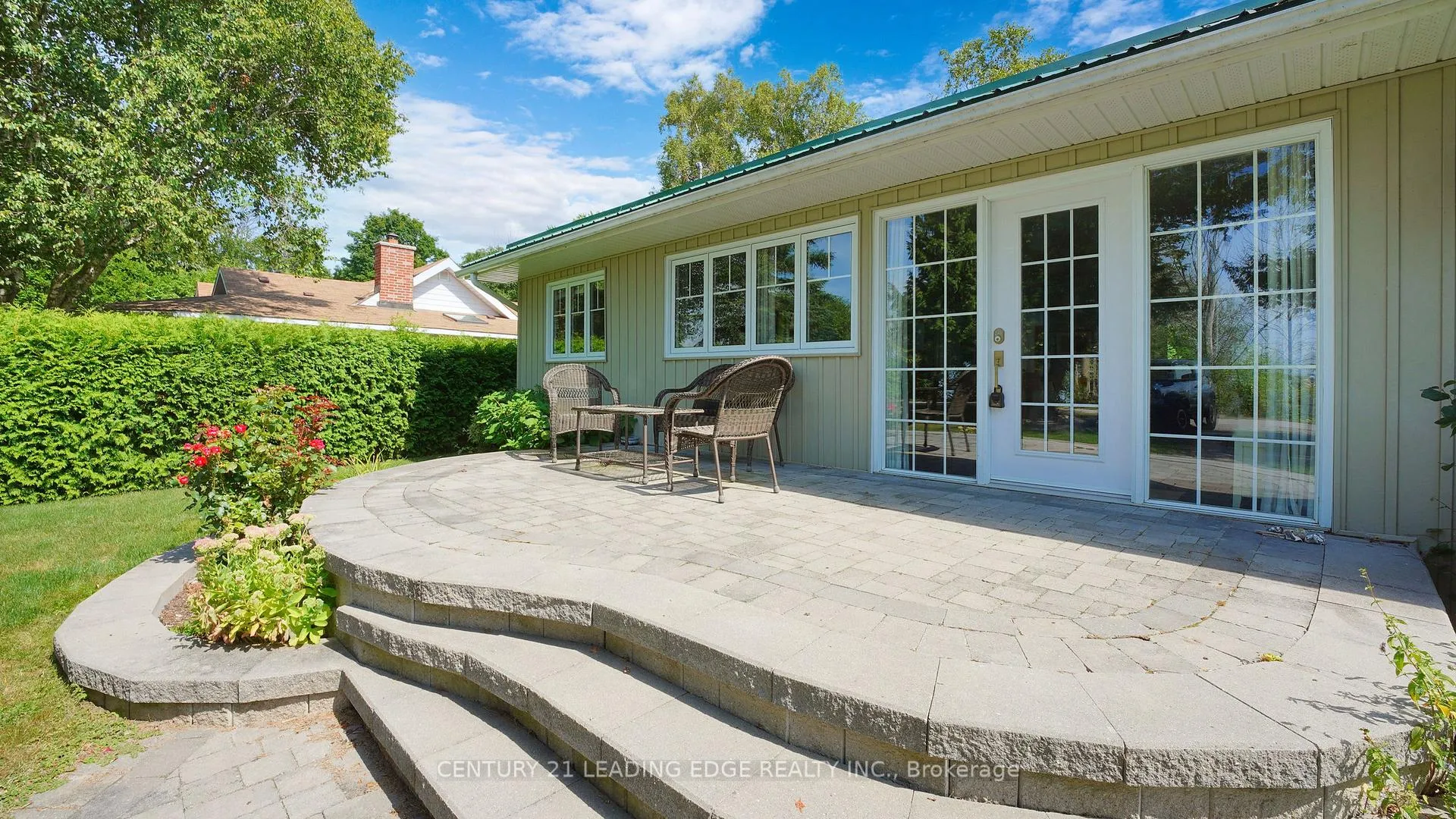 Front of 15 Lakeshore Road