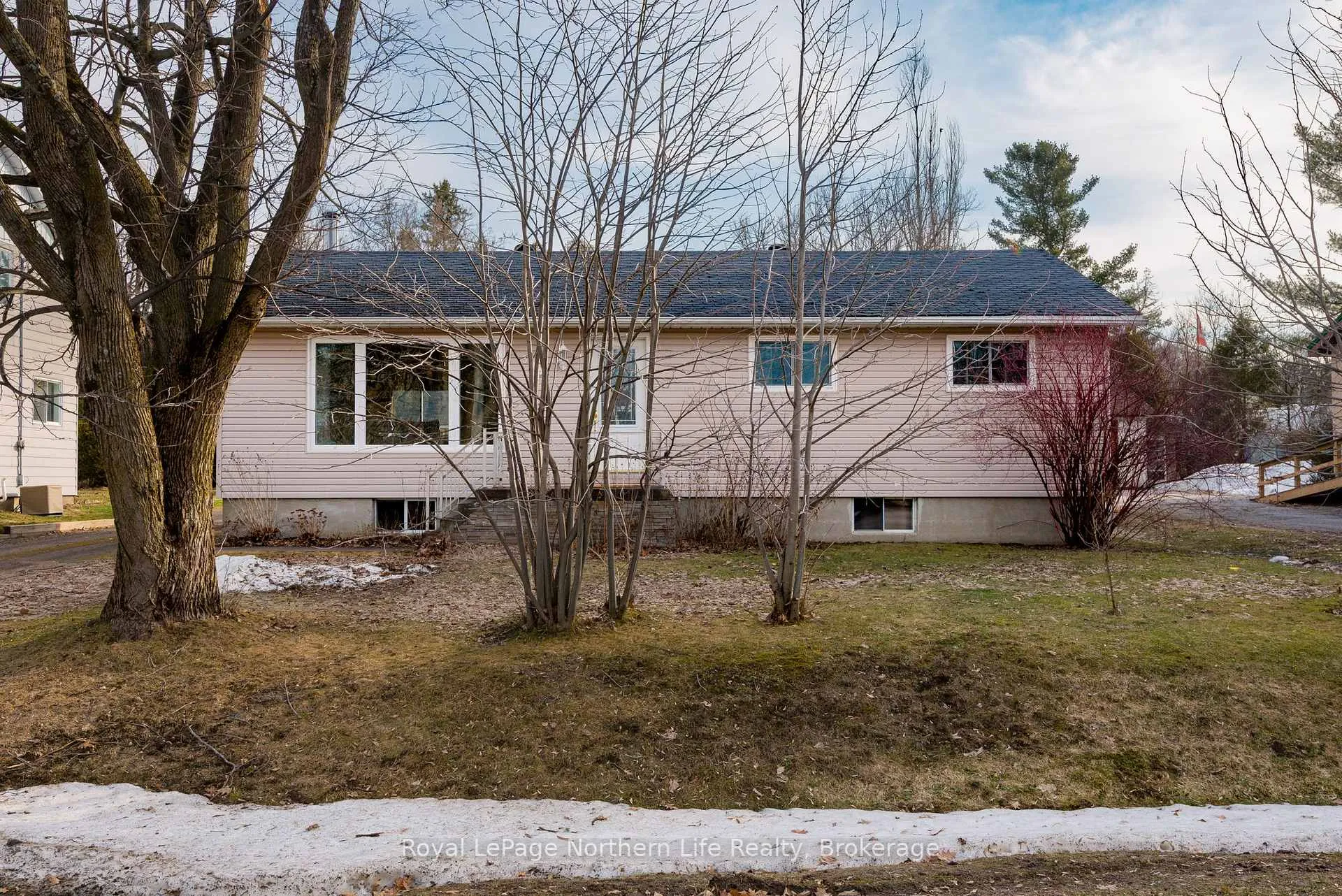 Photo 2 of 374 Bridge Avenue, Powassan — HOMEH