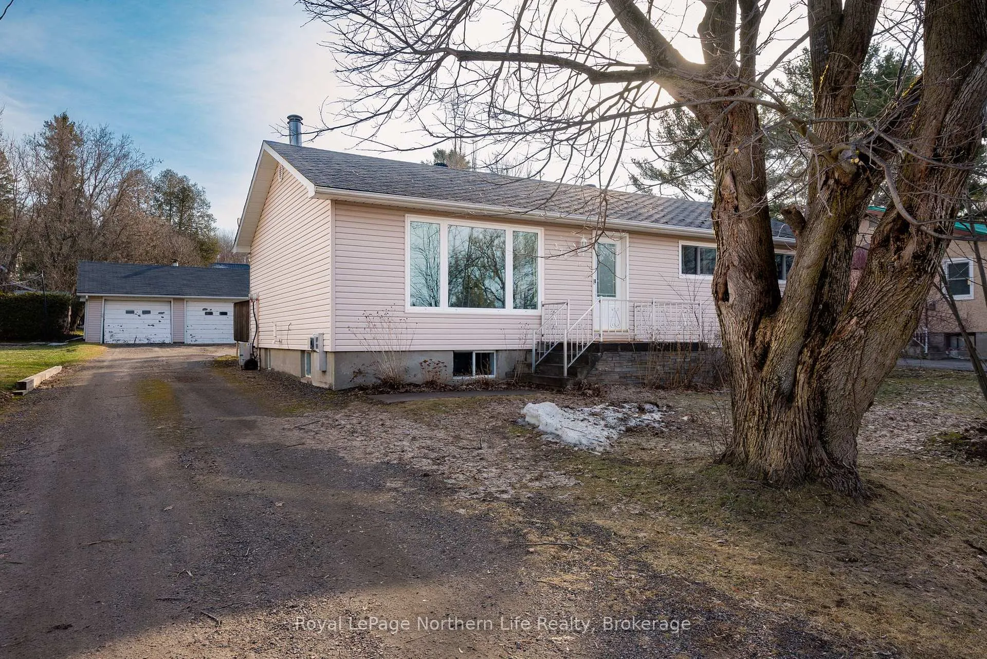 Photo 4 of 374 Bridge Avenue, Powassan — HOMEH
