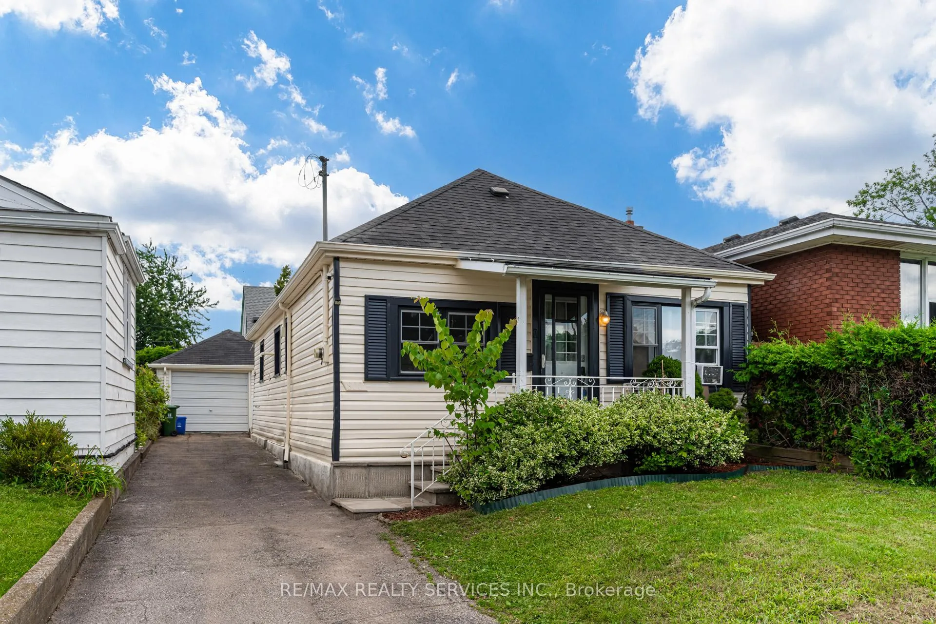 Photo 2 of 800 Roxborough Avenue, Hamilton, McQuesten — HOMEH