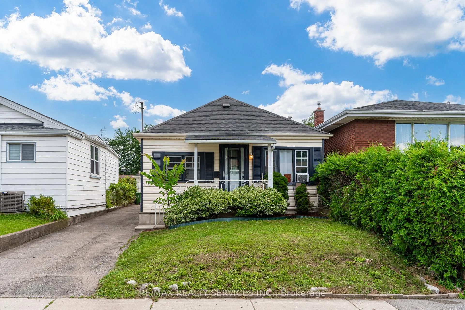 Photo 3 of 800 Roxborough Avenue, Hamilton, McQuesten — HOMEH
