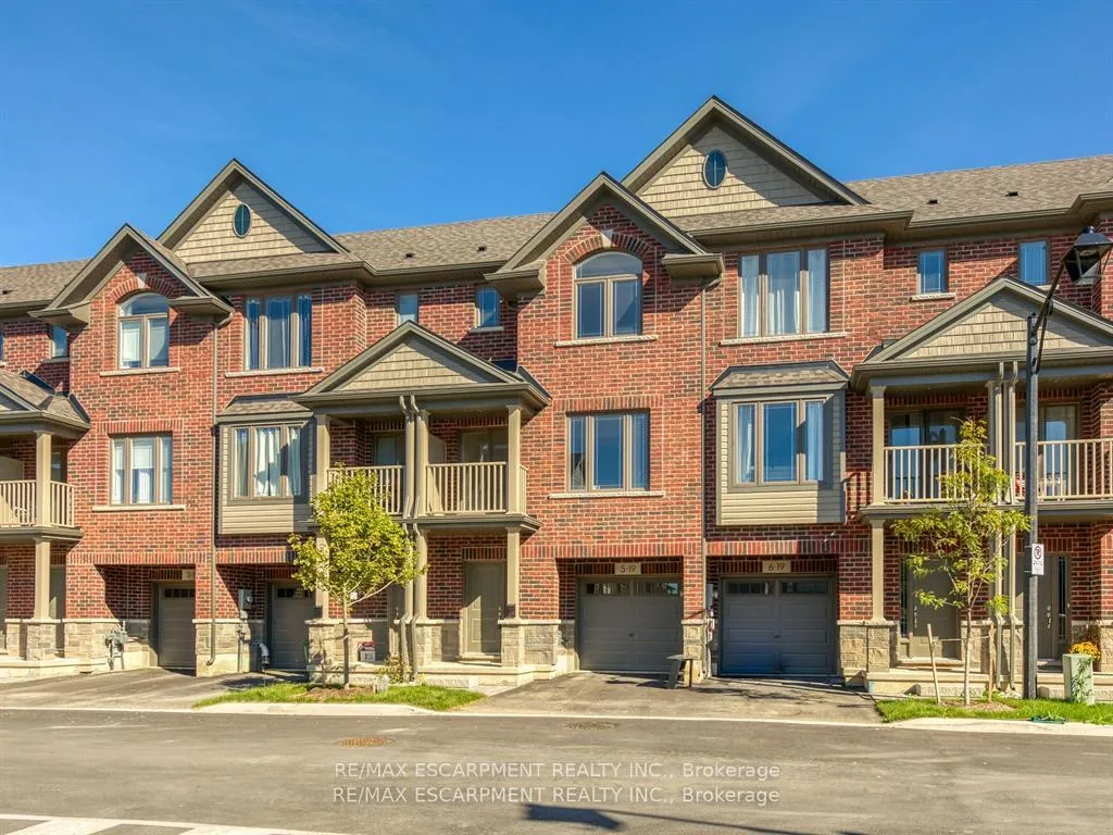 Photo 3 of Unit 5, 19 Picardy Drive, Hamilton, Stoney Creek Mountain — HOMEH